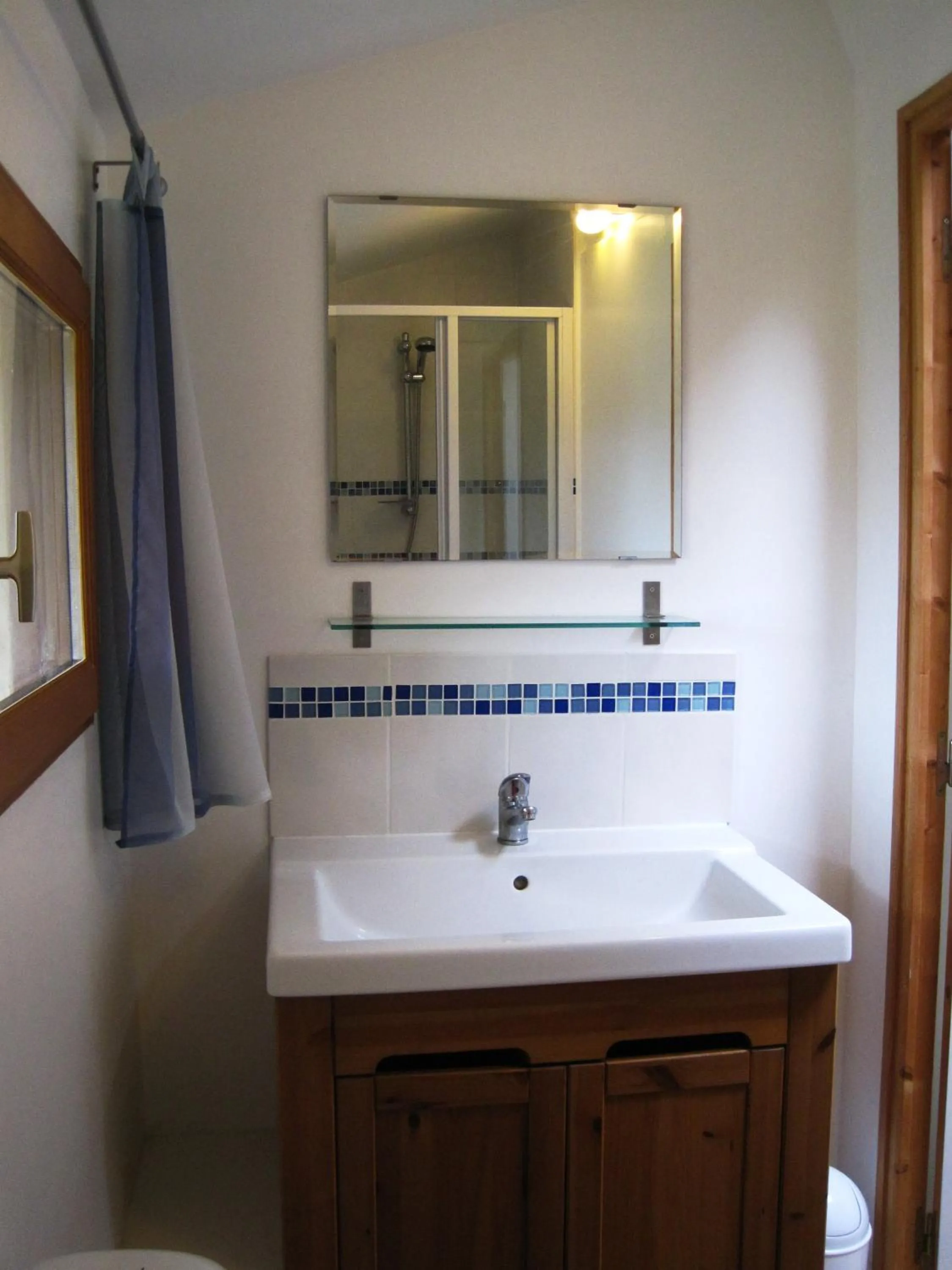 Bathroom in Le Noisetier at Les Hiboux Gites