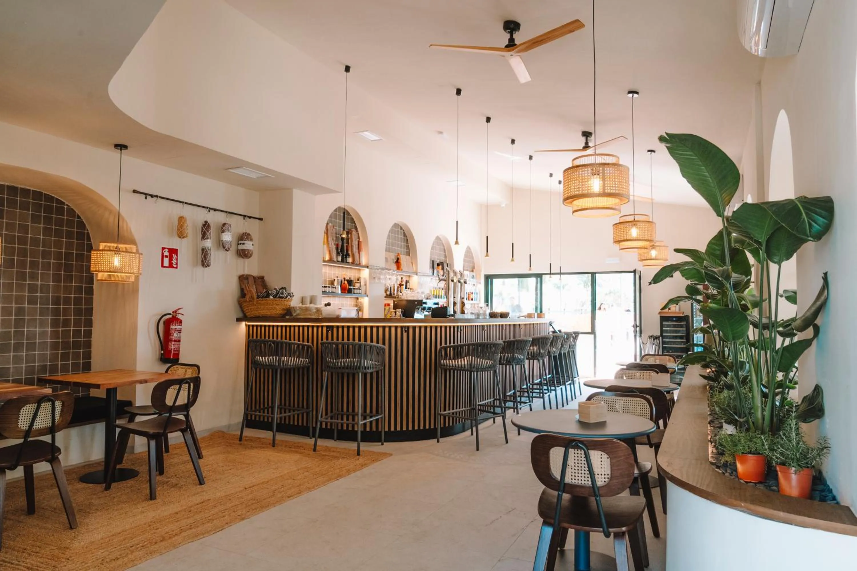 Restaurant/places to eat in Camping El Portus