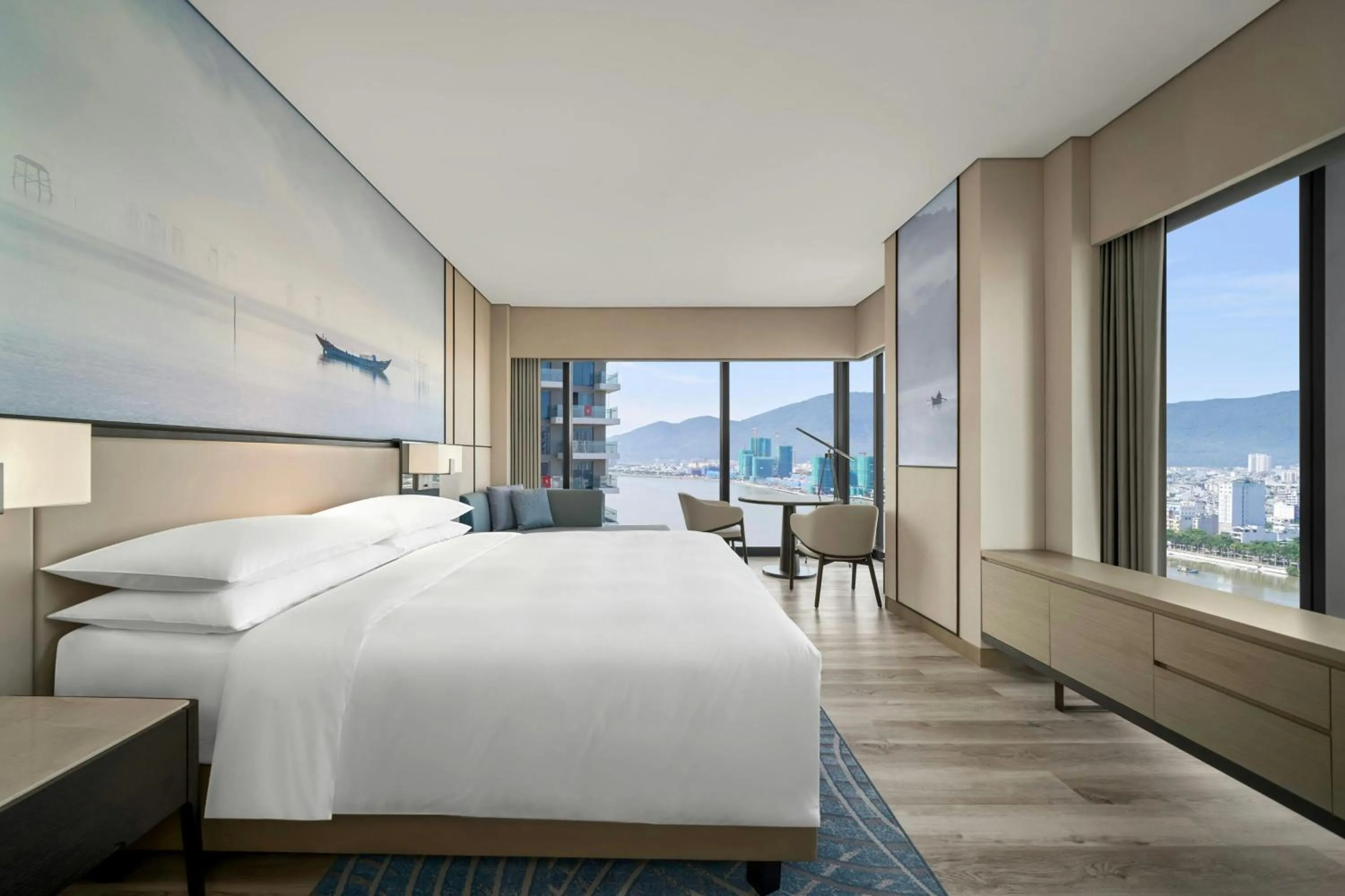 Photo of the whole room, Bed in Courtyard by Marriott Danang Han River