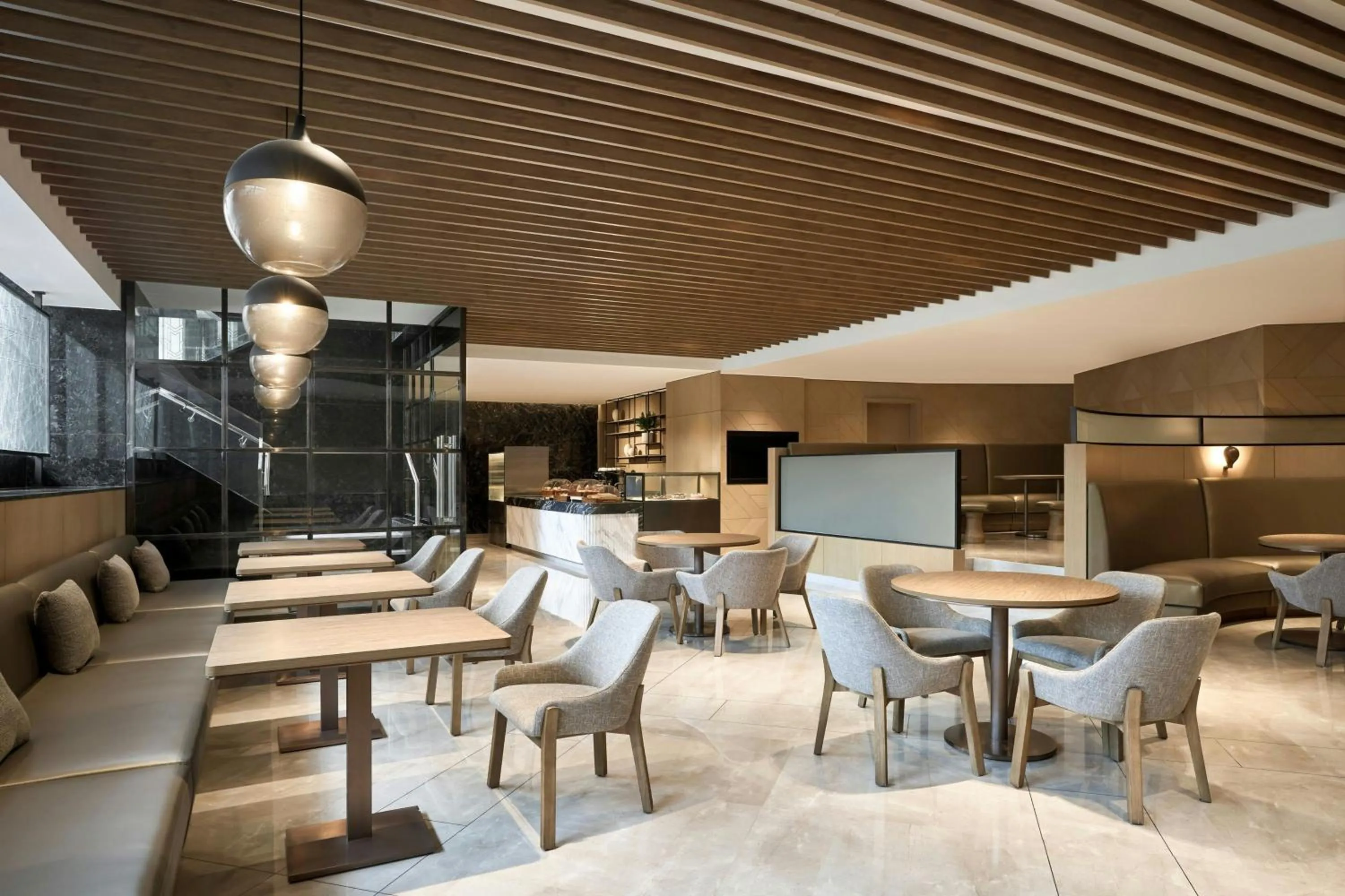 Lounge or bar in Courtyard by Marriott Danang Han River
