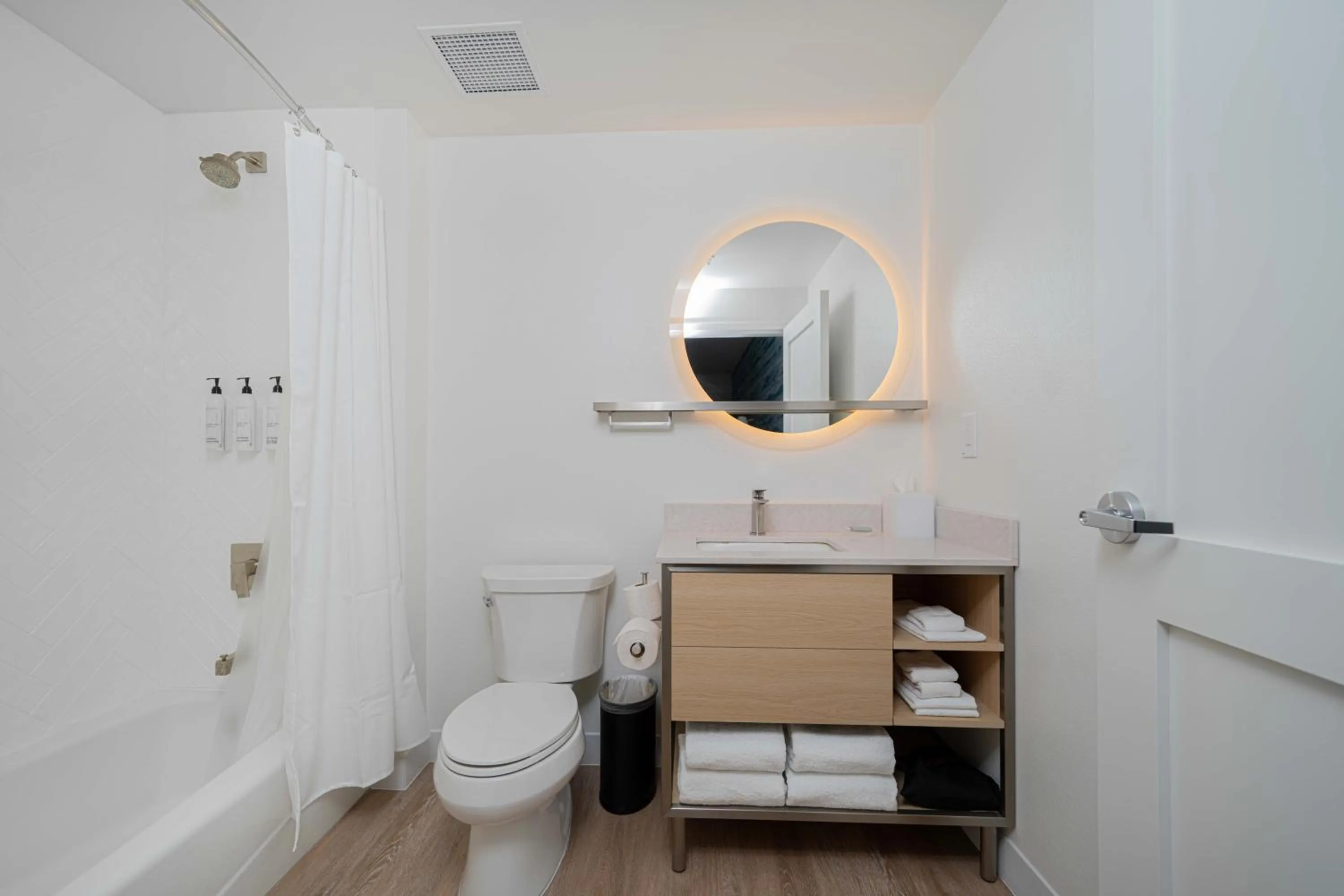 Bathroom in TownePlace Suites Longview