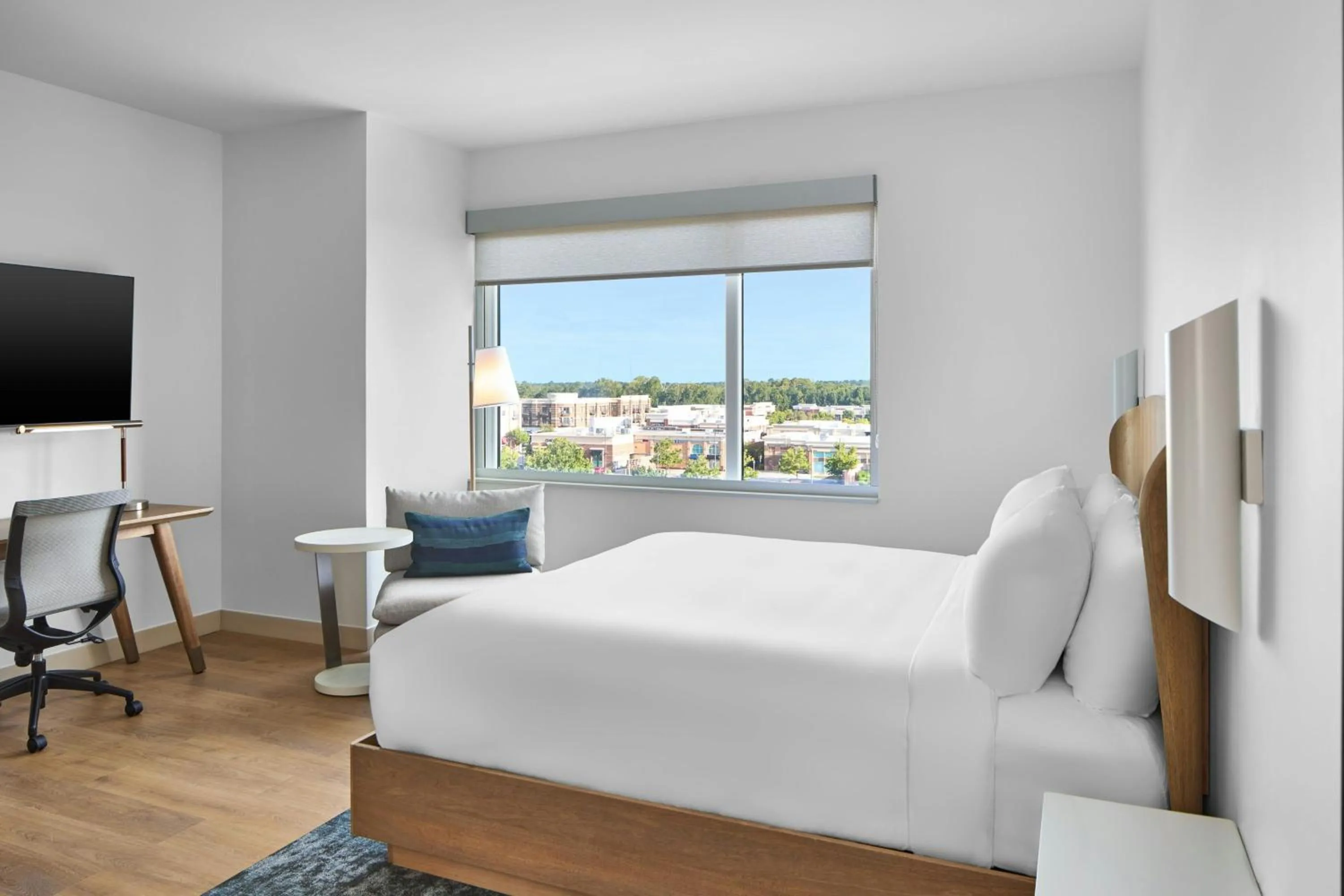 Photo of the whole room, Bed in Element Wilmington