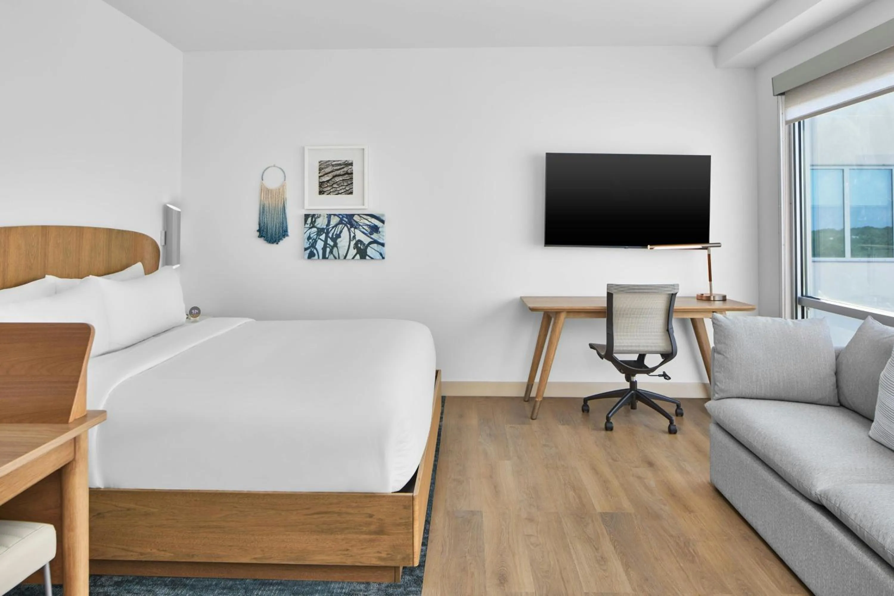 Photo of the whole room, Bed in Element Wilmington