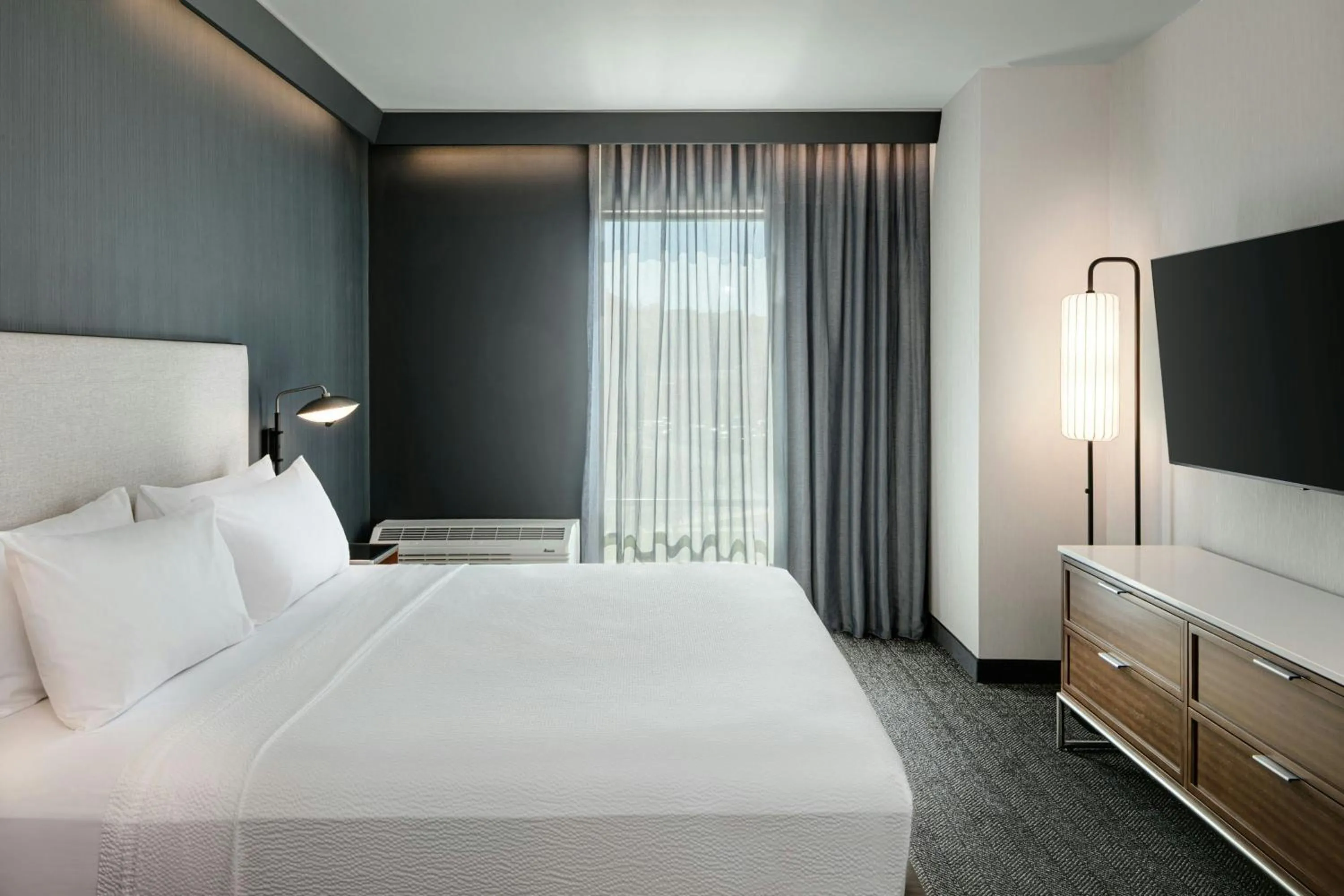 Bedroom, Bed in Courtyard Lewiston