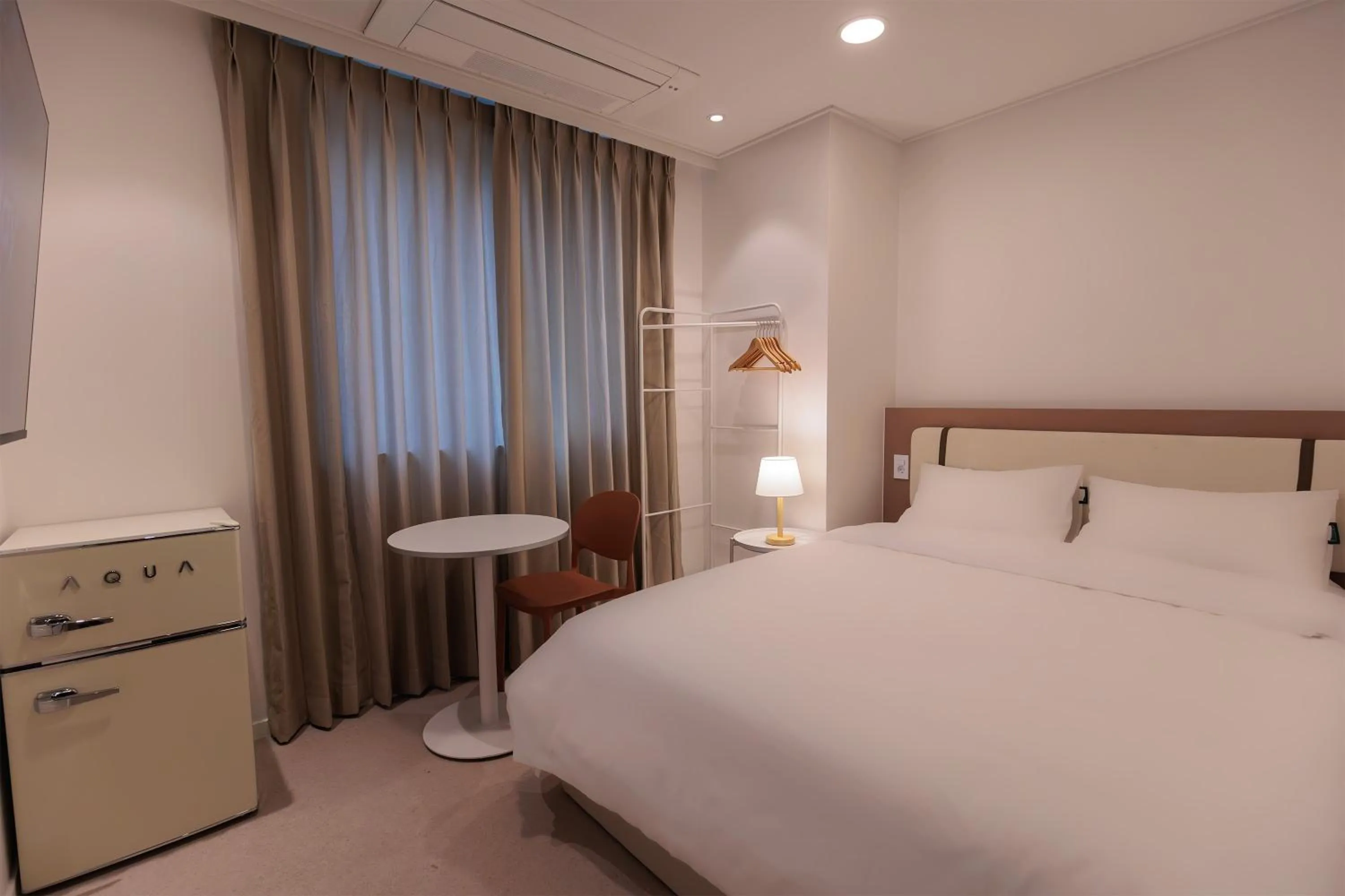 Standard Single Queen - single occupancy in Wecostay Cheongnyangni