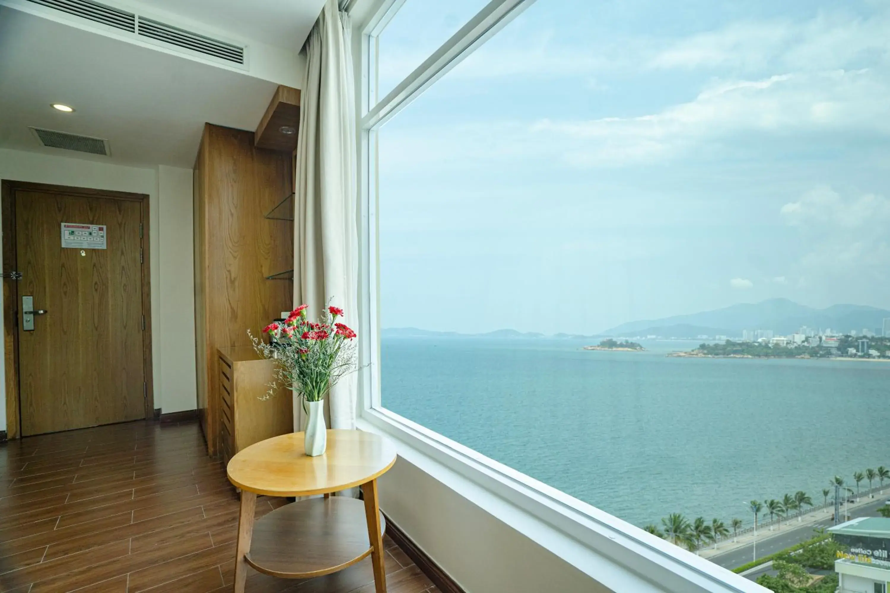 Deluxe Double Room with Sea View in Glamour Hotel Nha Trang Deluxe Double Room with Sea View in Glamour Hotel Nha Trang