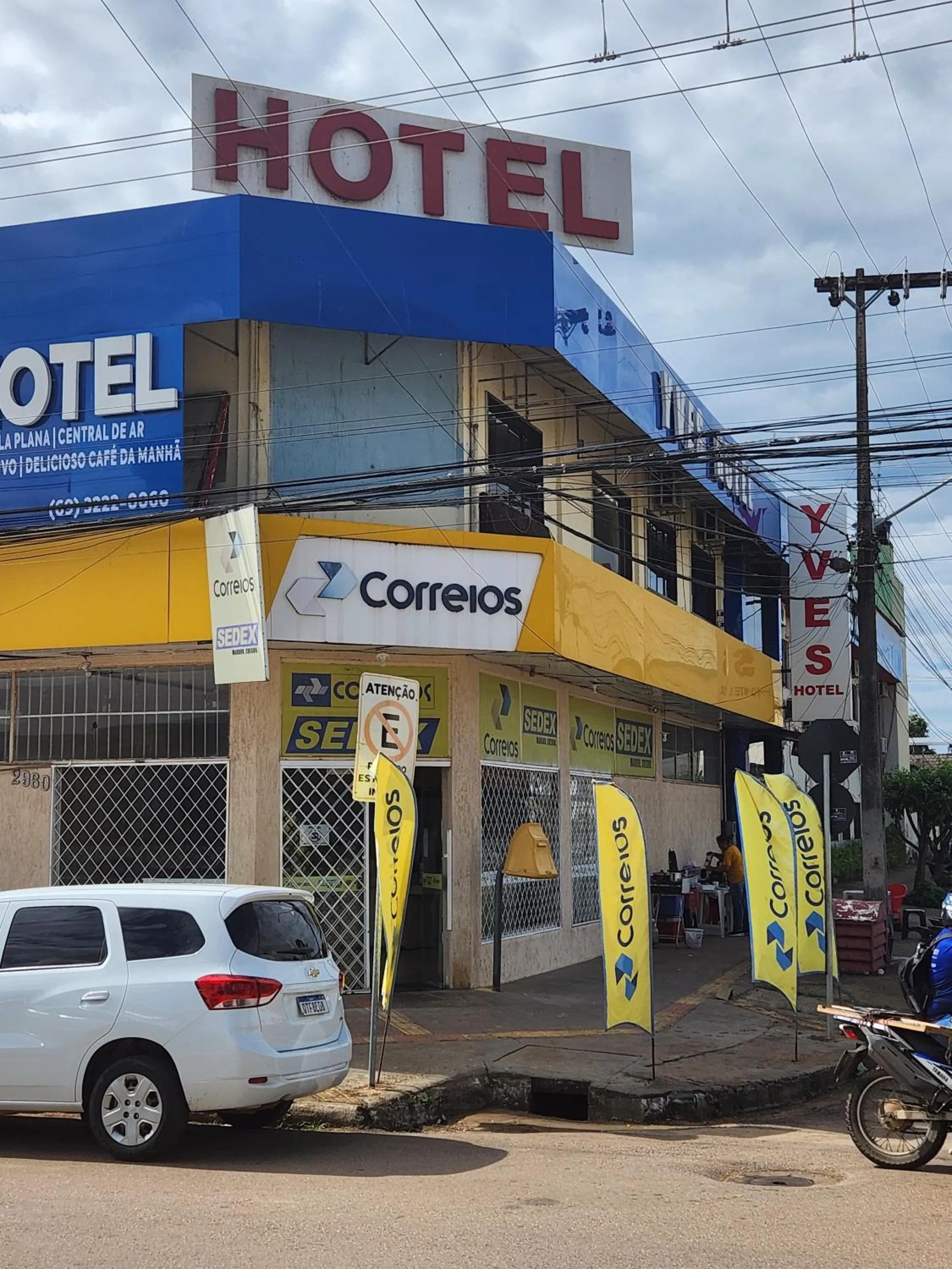 Yves Hotel