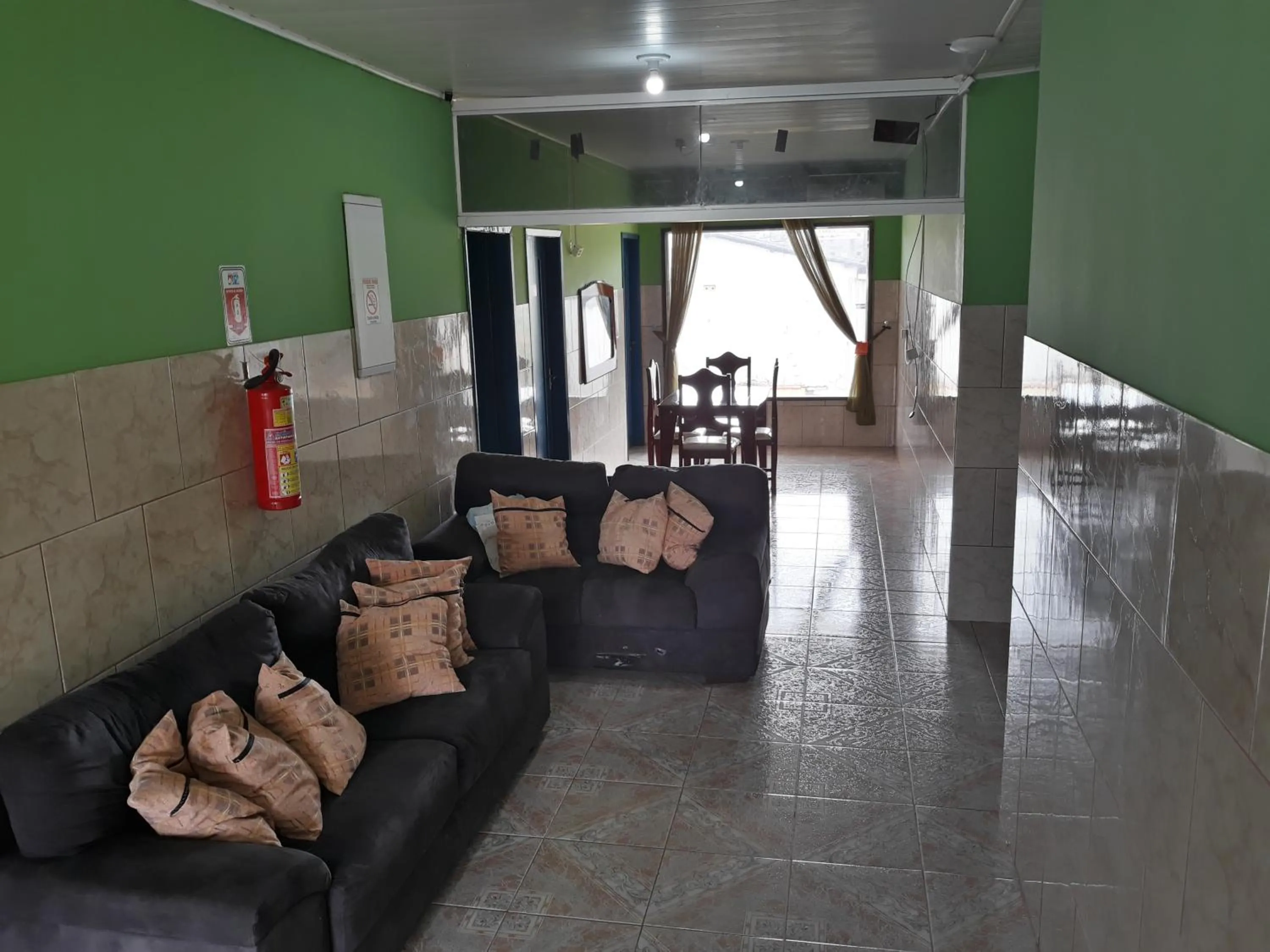 Communal lounge/ TV room in Yves Hotel
