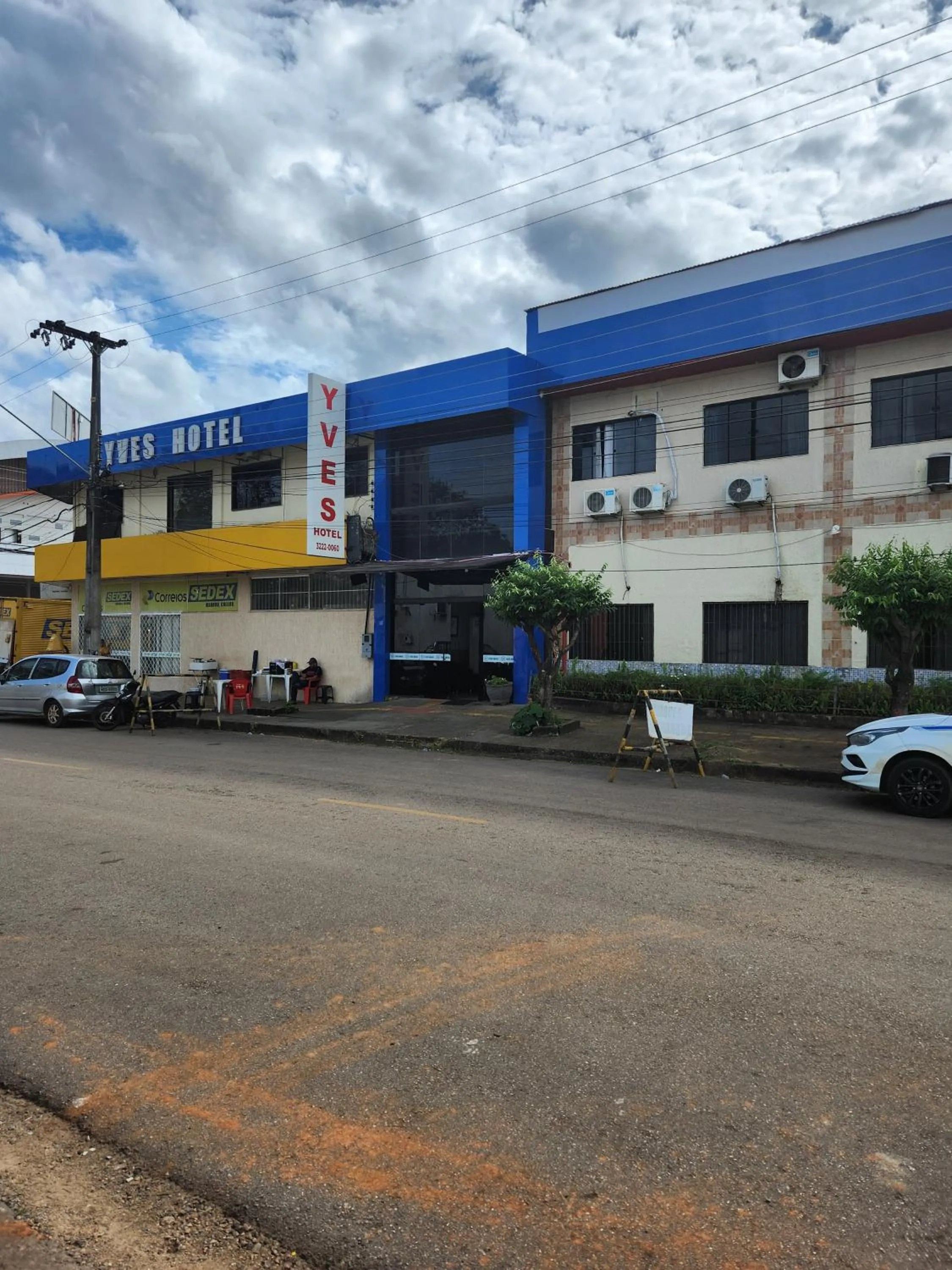 Yves Hotel