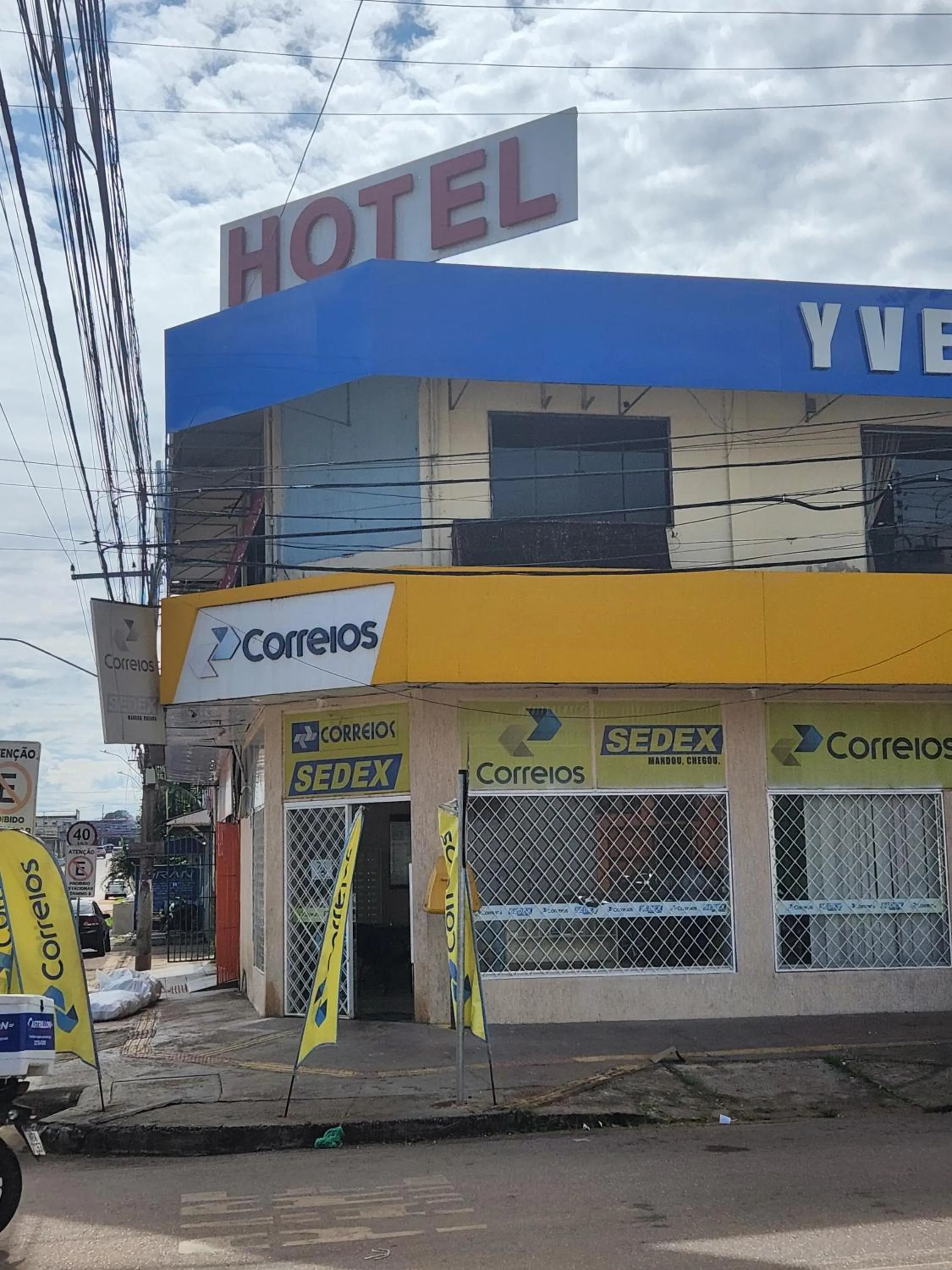 Yves Hotel