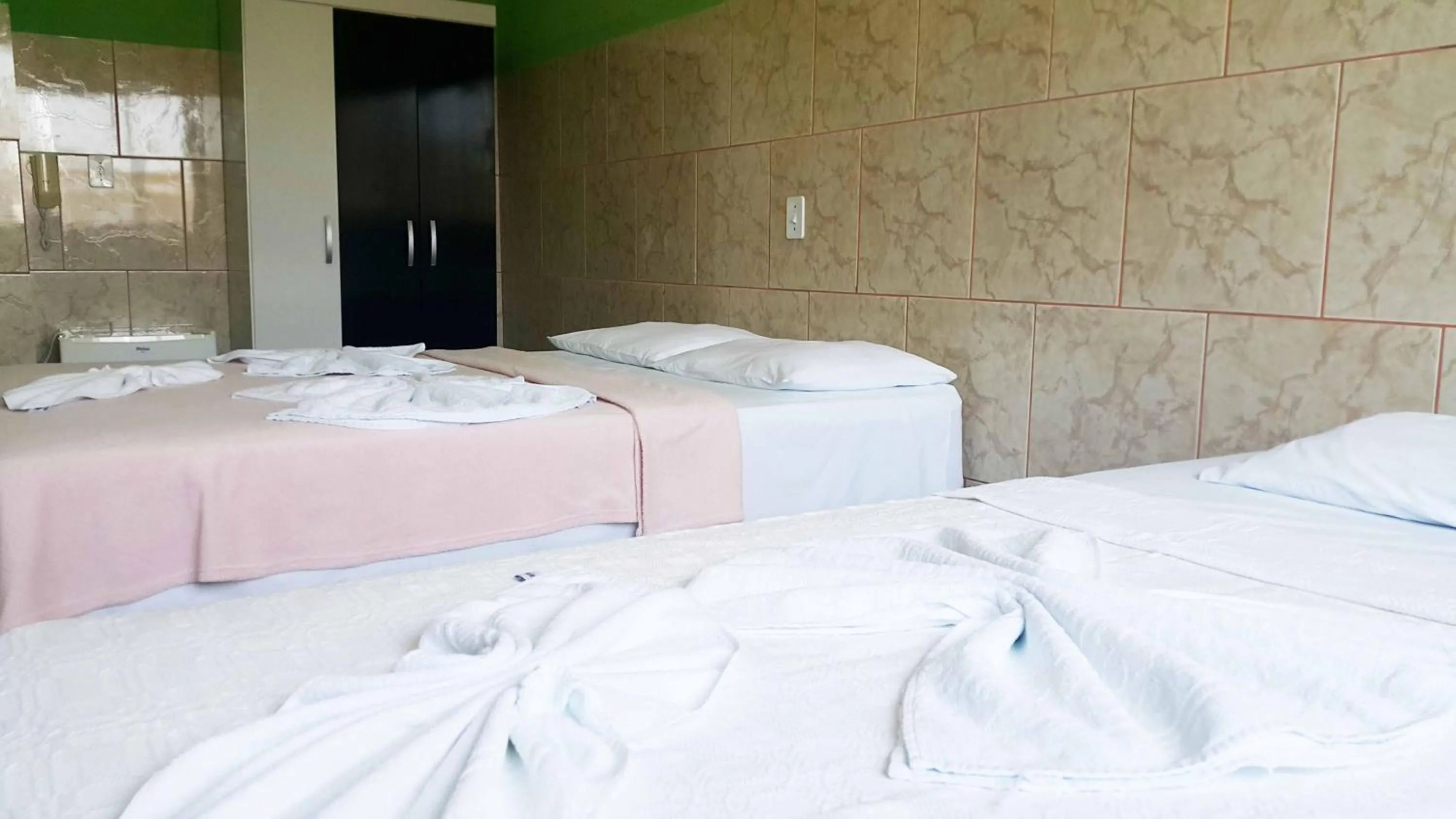Photo of the whole room, Bed in Yves Hotel