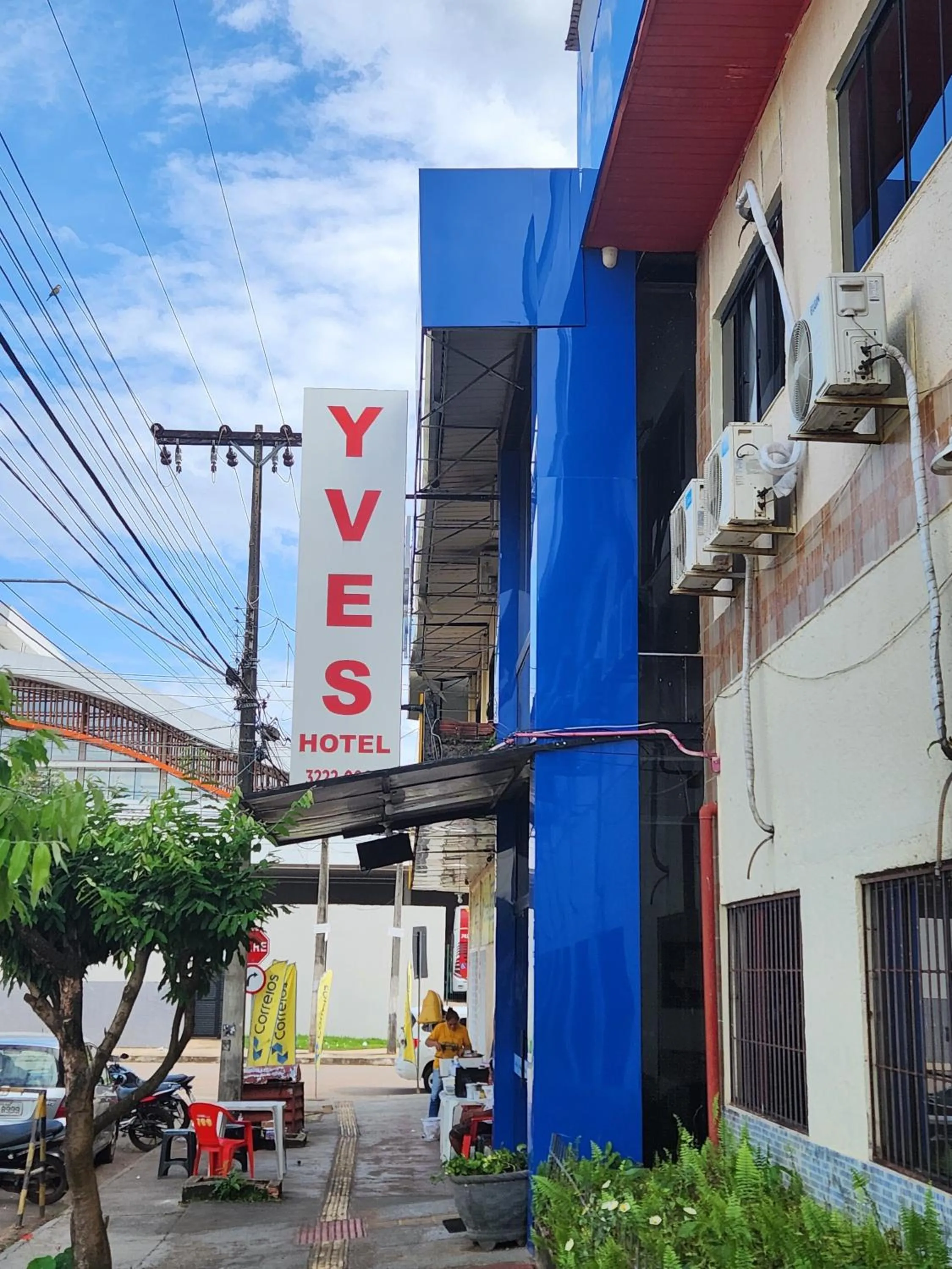Yves Hotel