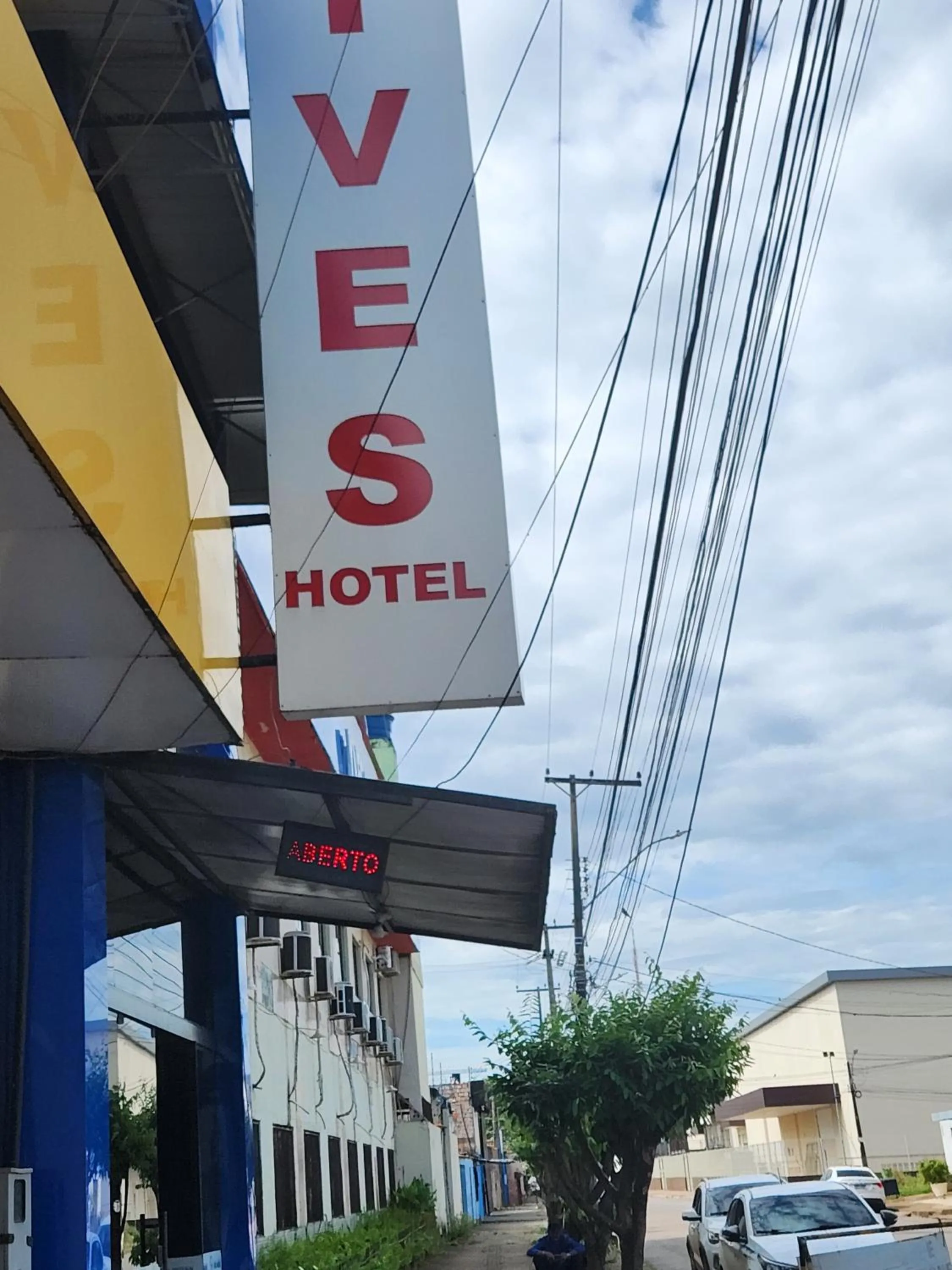 Yves Hotel