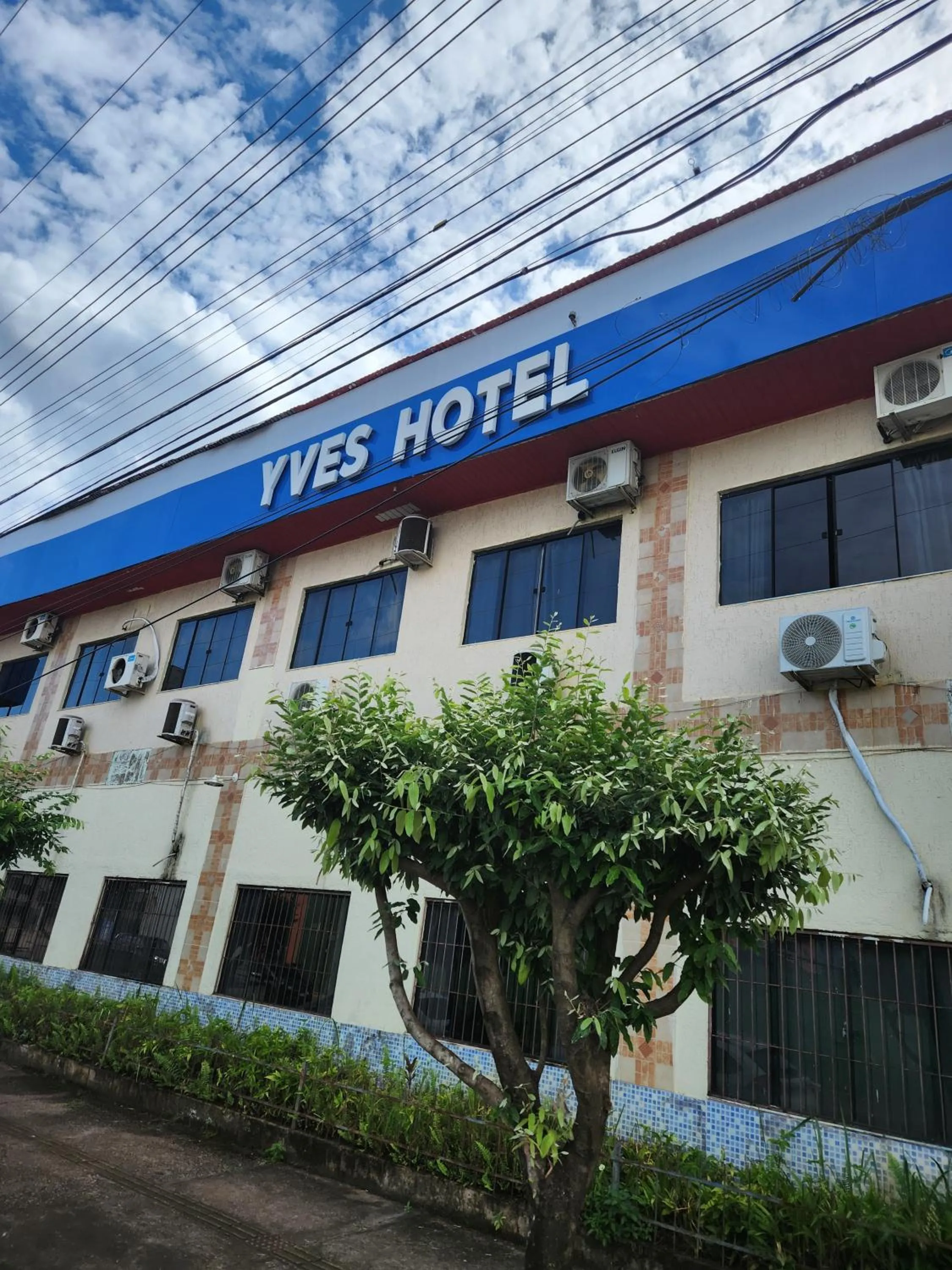 Yves Hotel