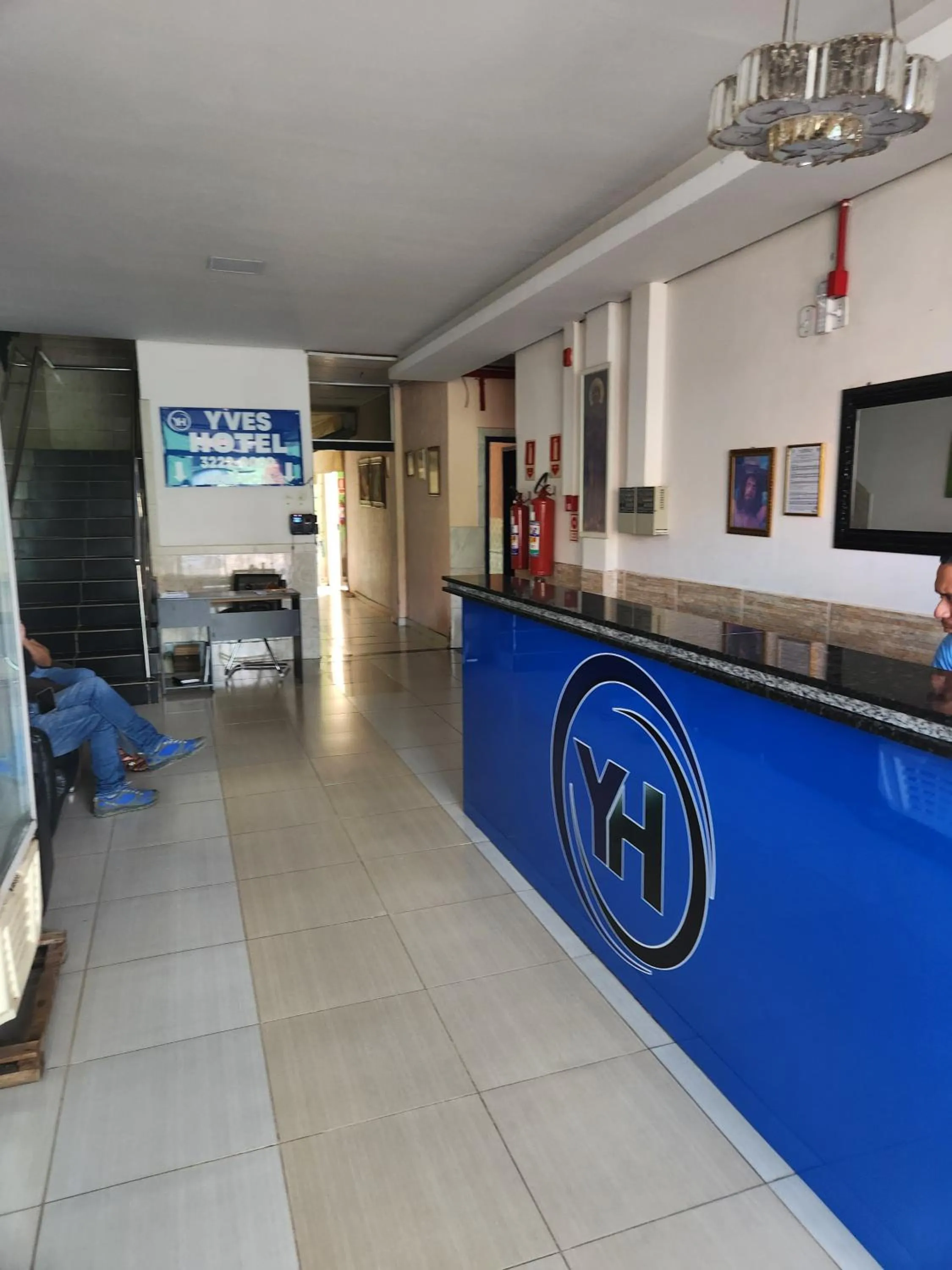 Yves Hotel