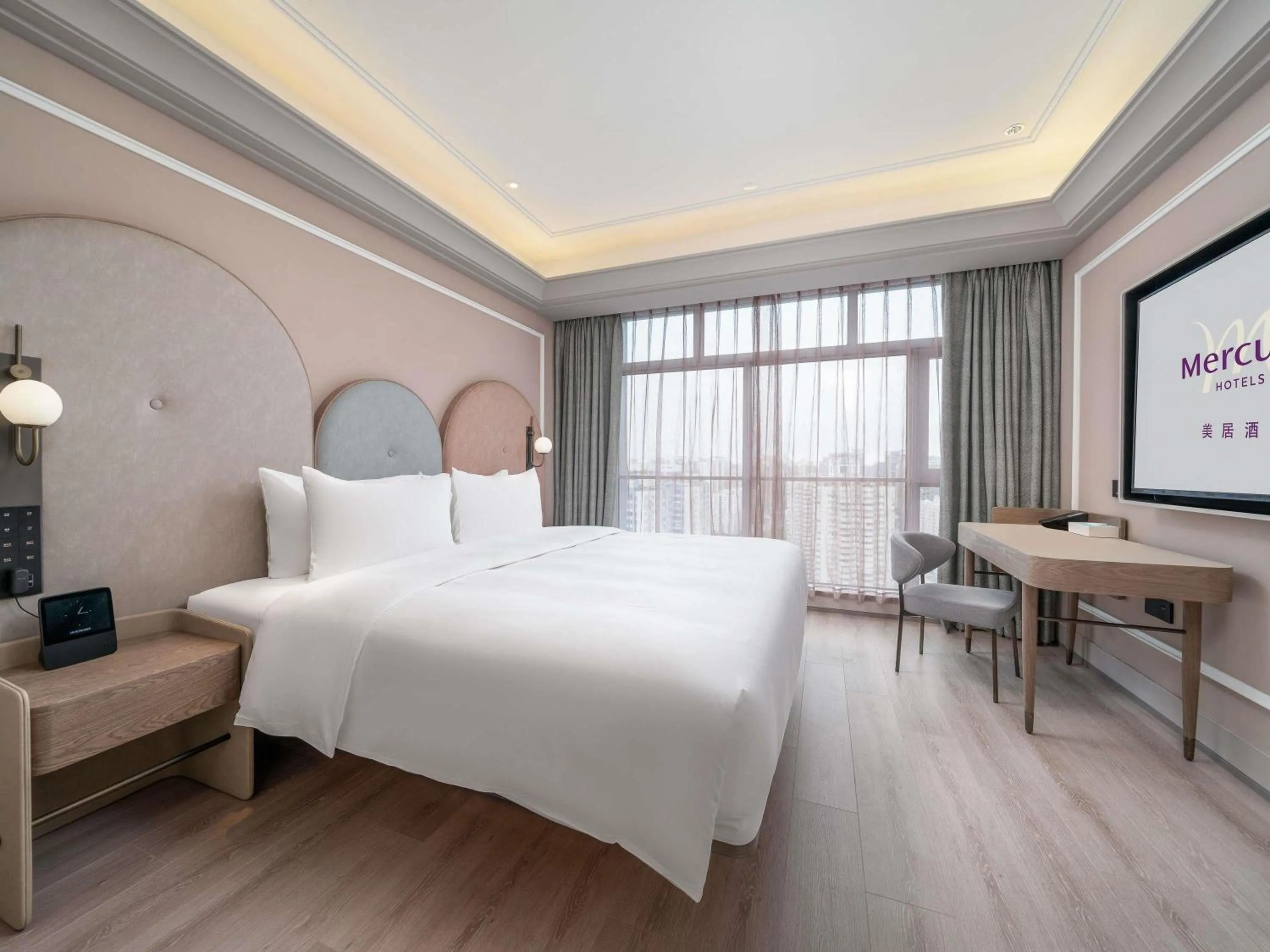 Bedroom, Bed in Mercure Guangzhou Tianhe Sports Center