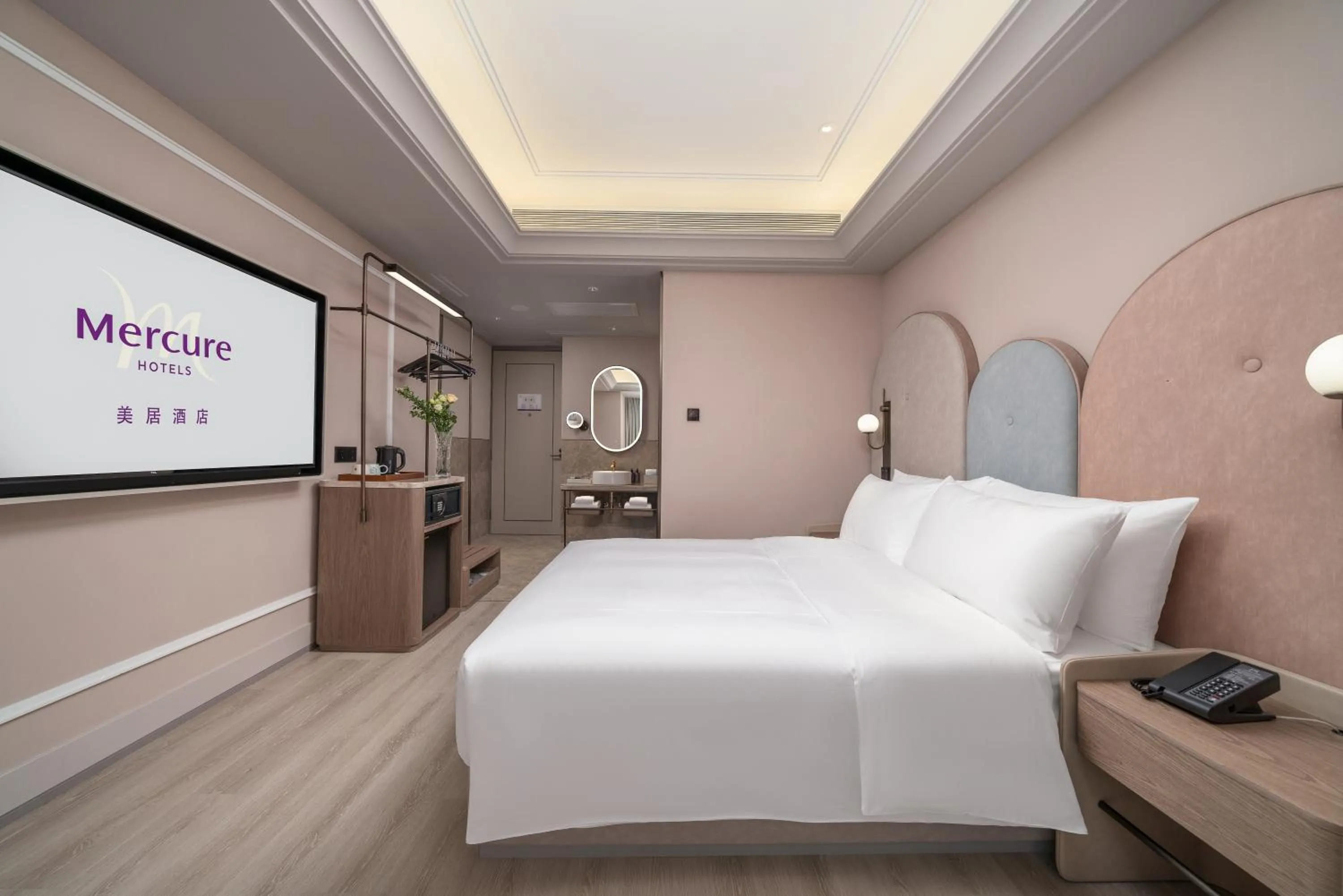 TV and multimedia, Bed in Mercure Guangzhou Tianhe Sports Center