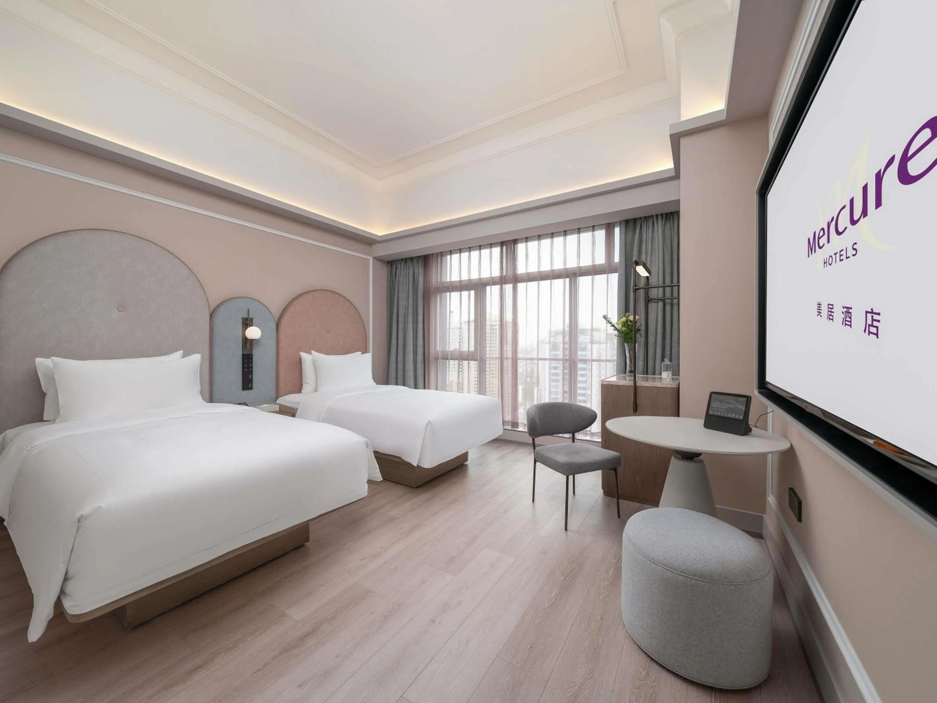 Bedroom, Bed in Mercure Guangzhou Tianhe Sports Center