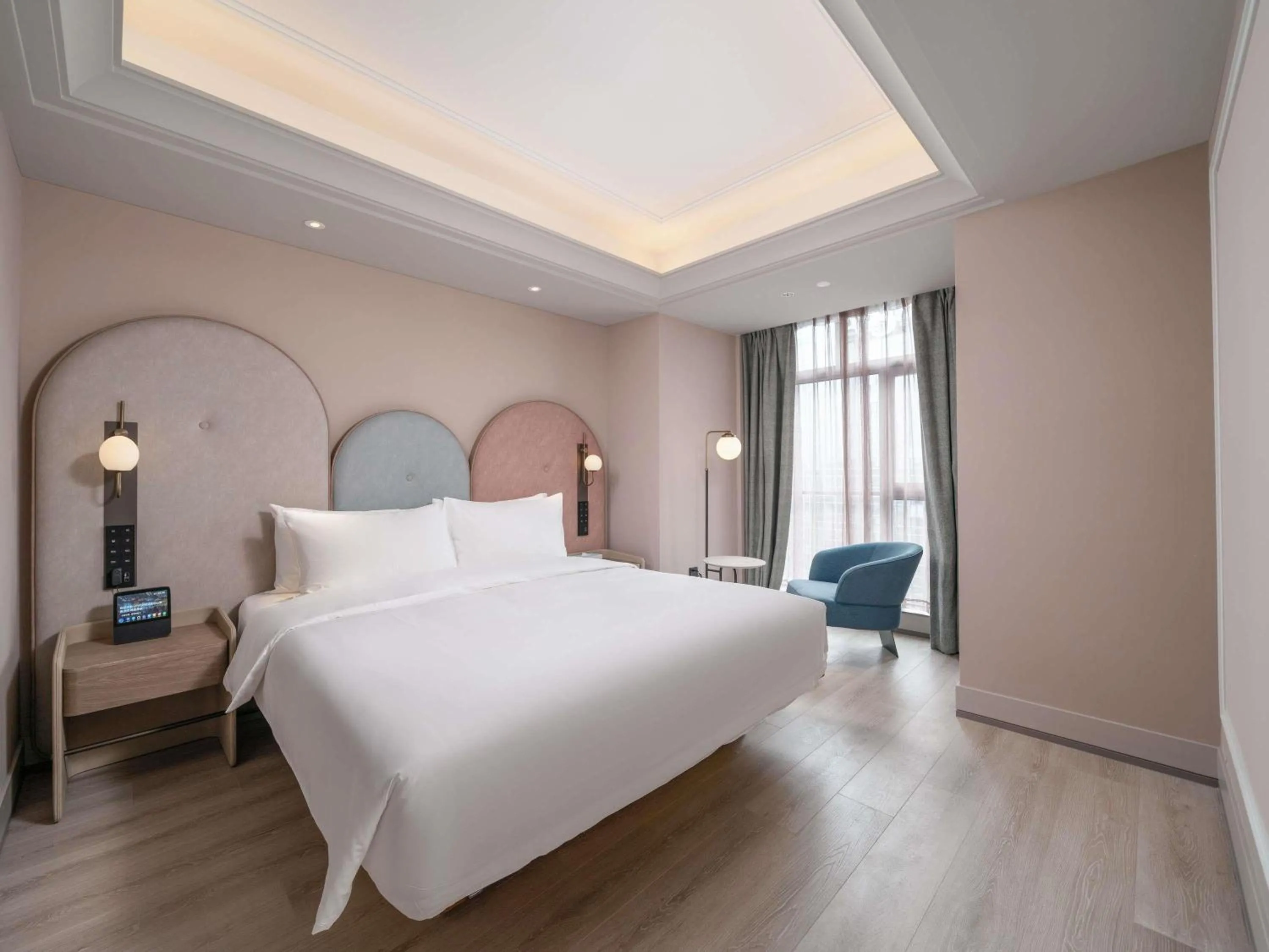 Bedroom, Bed in Mercure Guangzhou Tianhe Sports Center