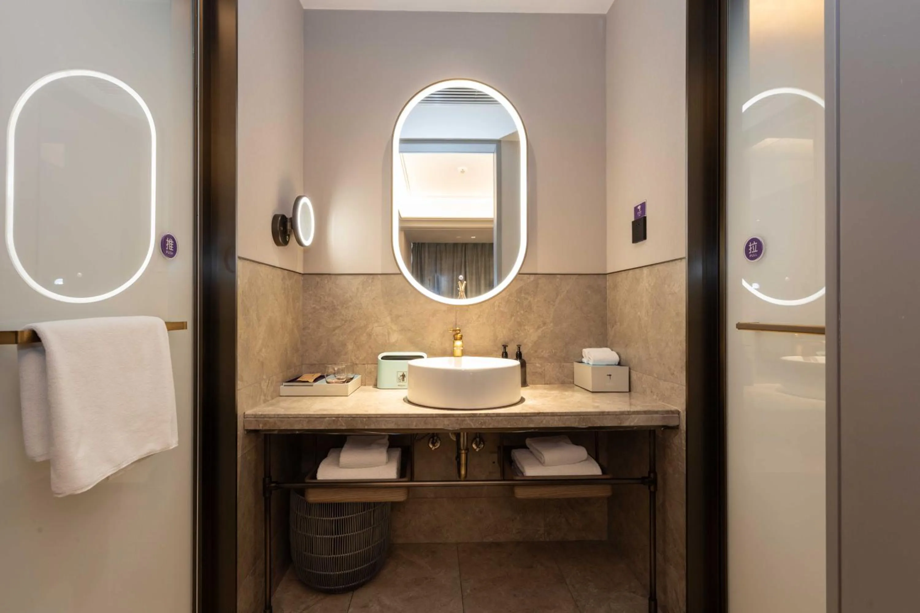 Bathroom in Mercure Guangzhou Tianhe Sports Center