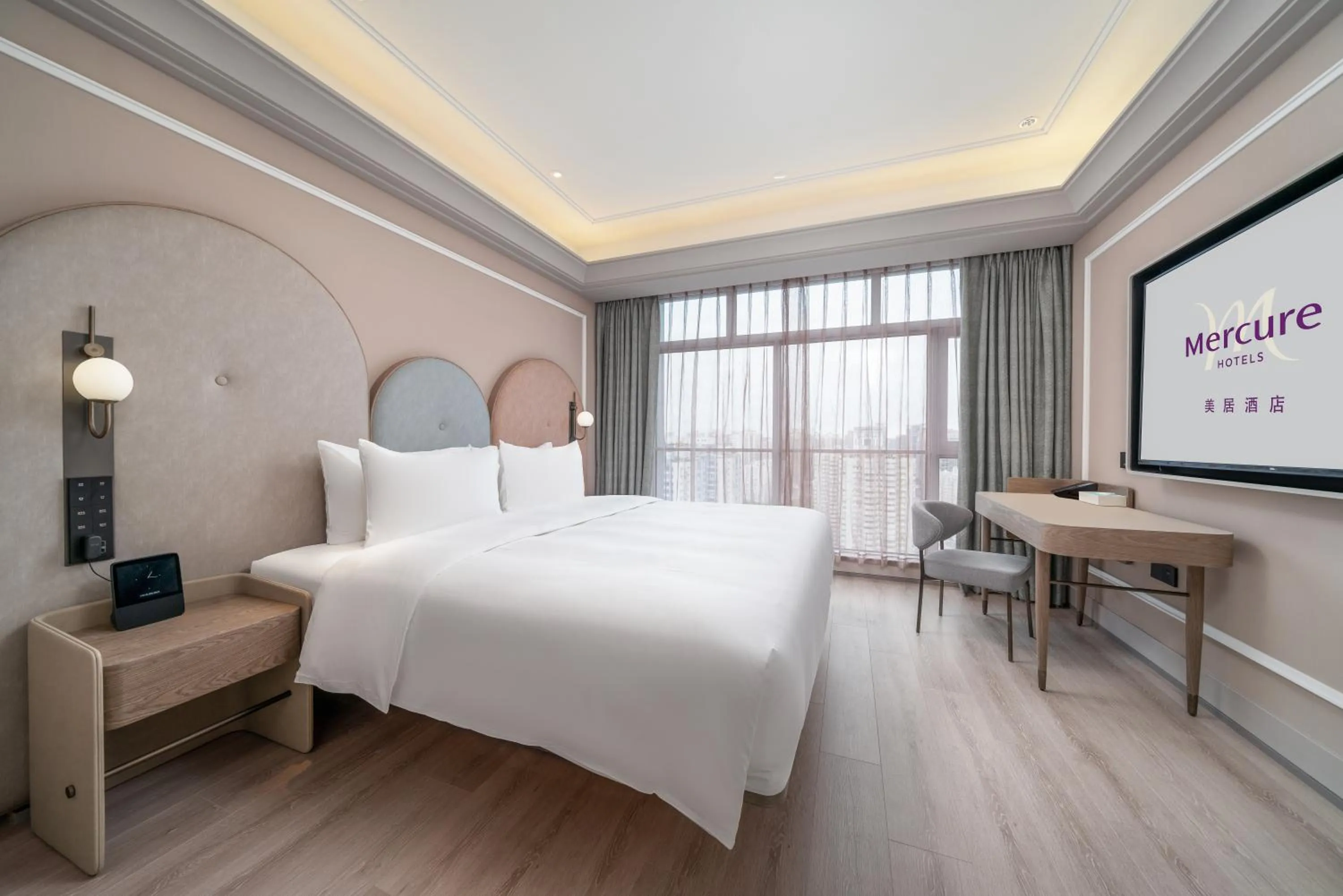 TV and multimedia, Bed in Mercure Guangzhou Tianhe Sports Center