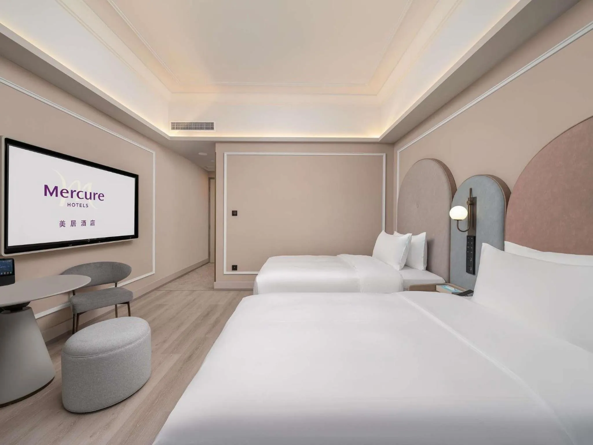 Bedroom, Bed in Mercure Guangzhou Tianhe Sports Center