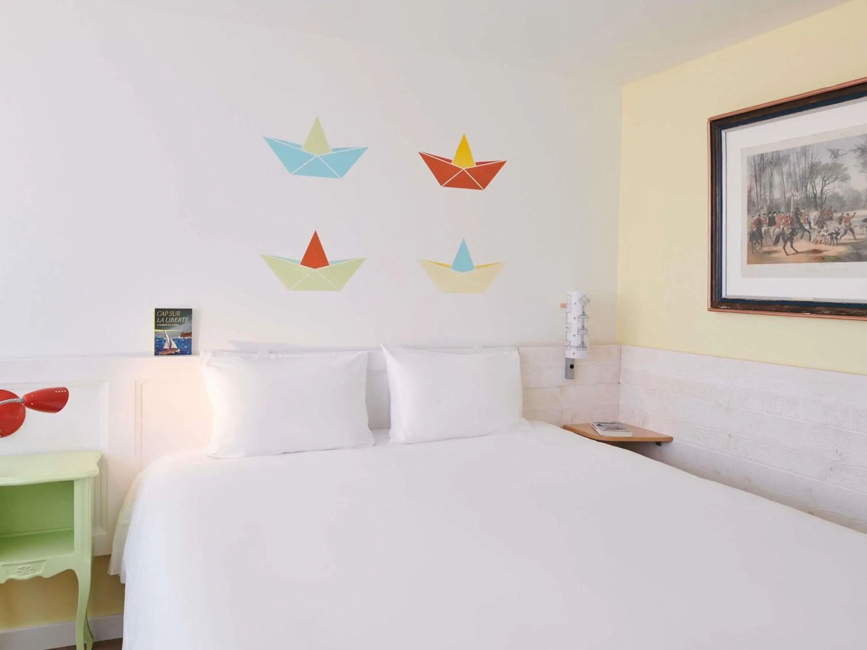 Bedroom, Bed in Greet Hôtel Saint-Nazaire Trignac Nouvelle Marque du Groupe Accor Bedroom, Bed in Greet Hôtel Saint-Nazaire Trignac Nouvelle Marque du Groupe Accor