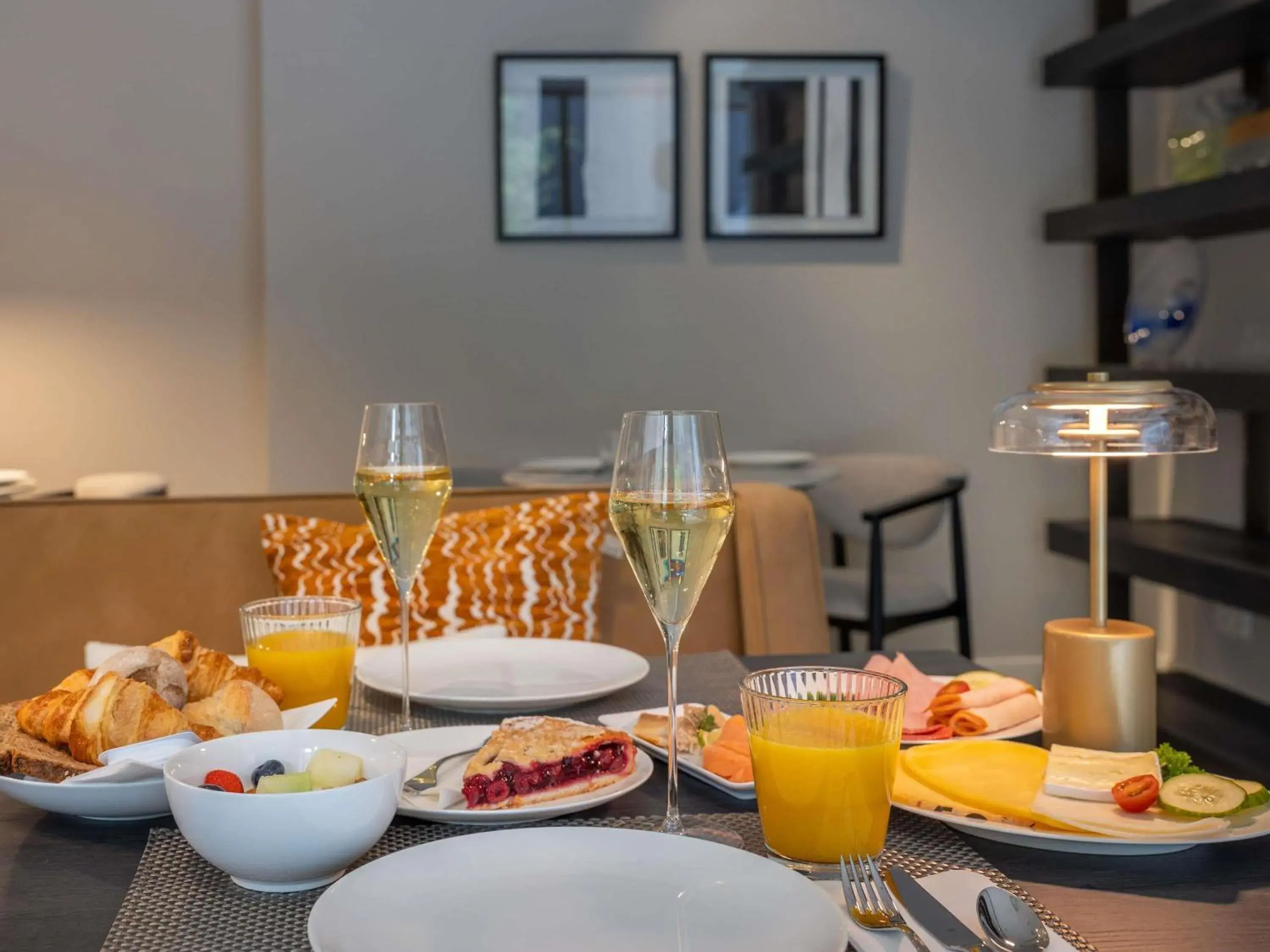 Breakfast in Hotel Maison Maastricht Centrum - Handwritten Collection Breakfast in Hotel Maison Maastricht Centrum - Handwritten Collection