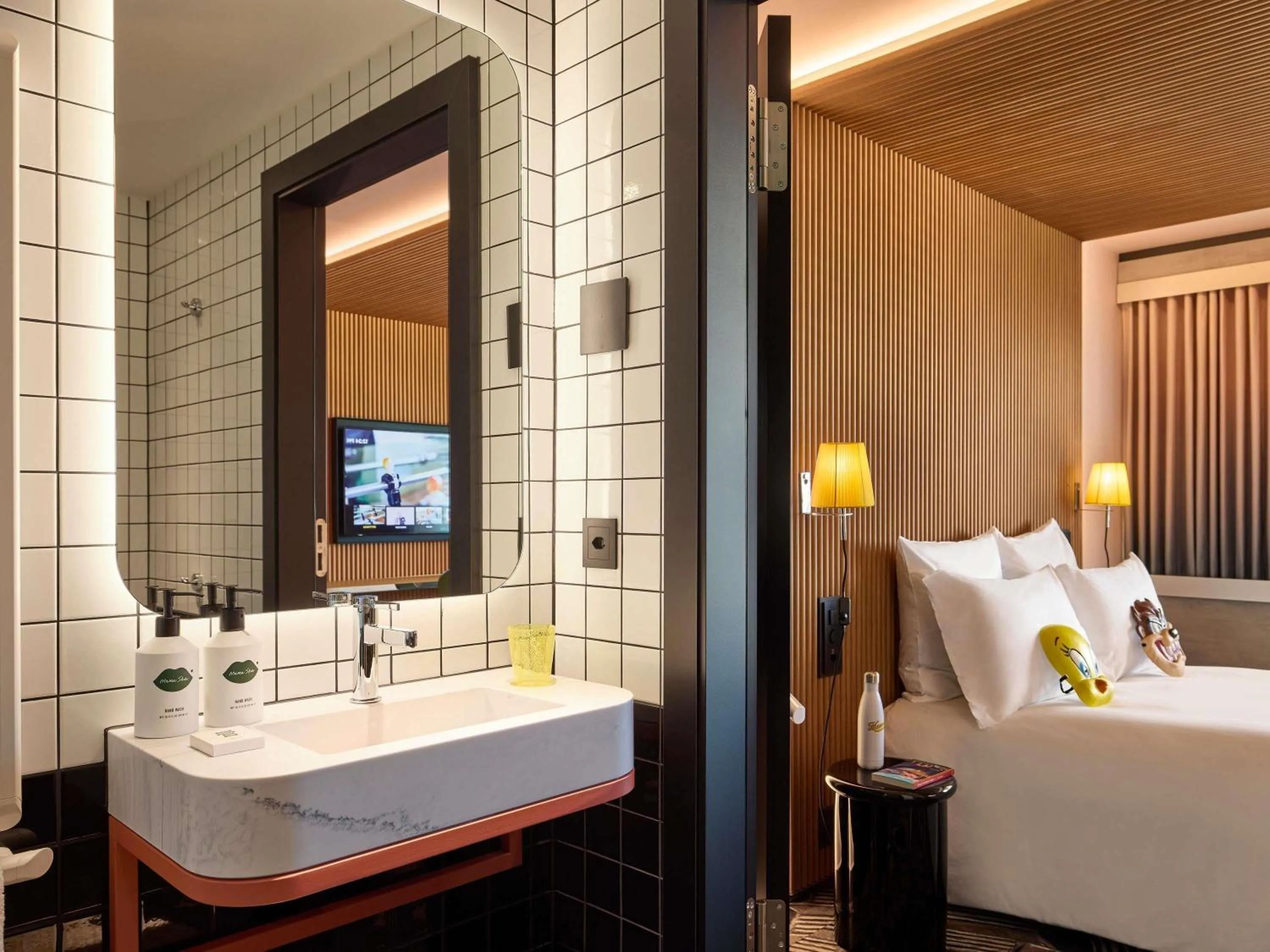 Bedroom, Bed in Mama Shelter Zurich