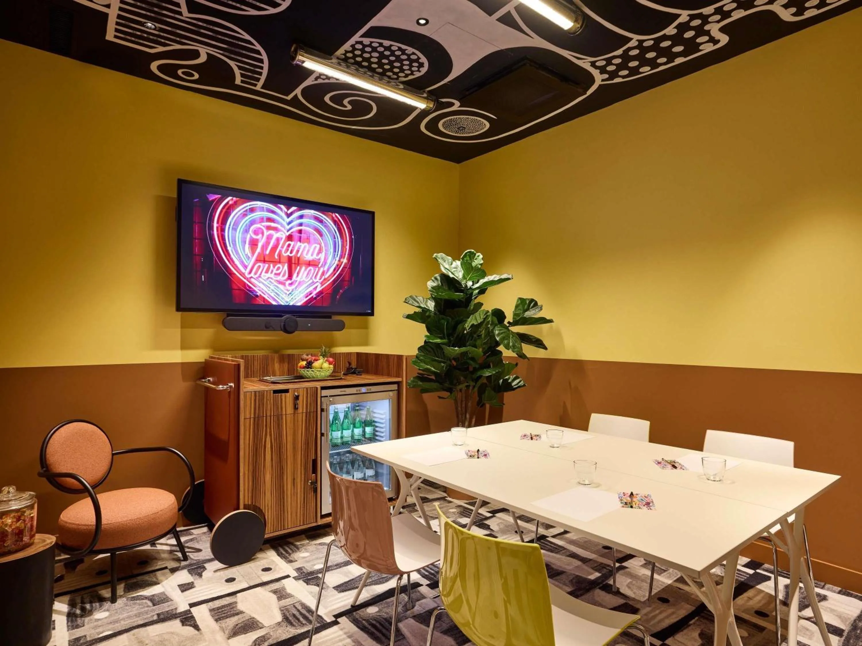 Meeting/conference room in Mama Shelter Zurich