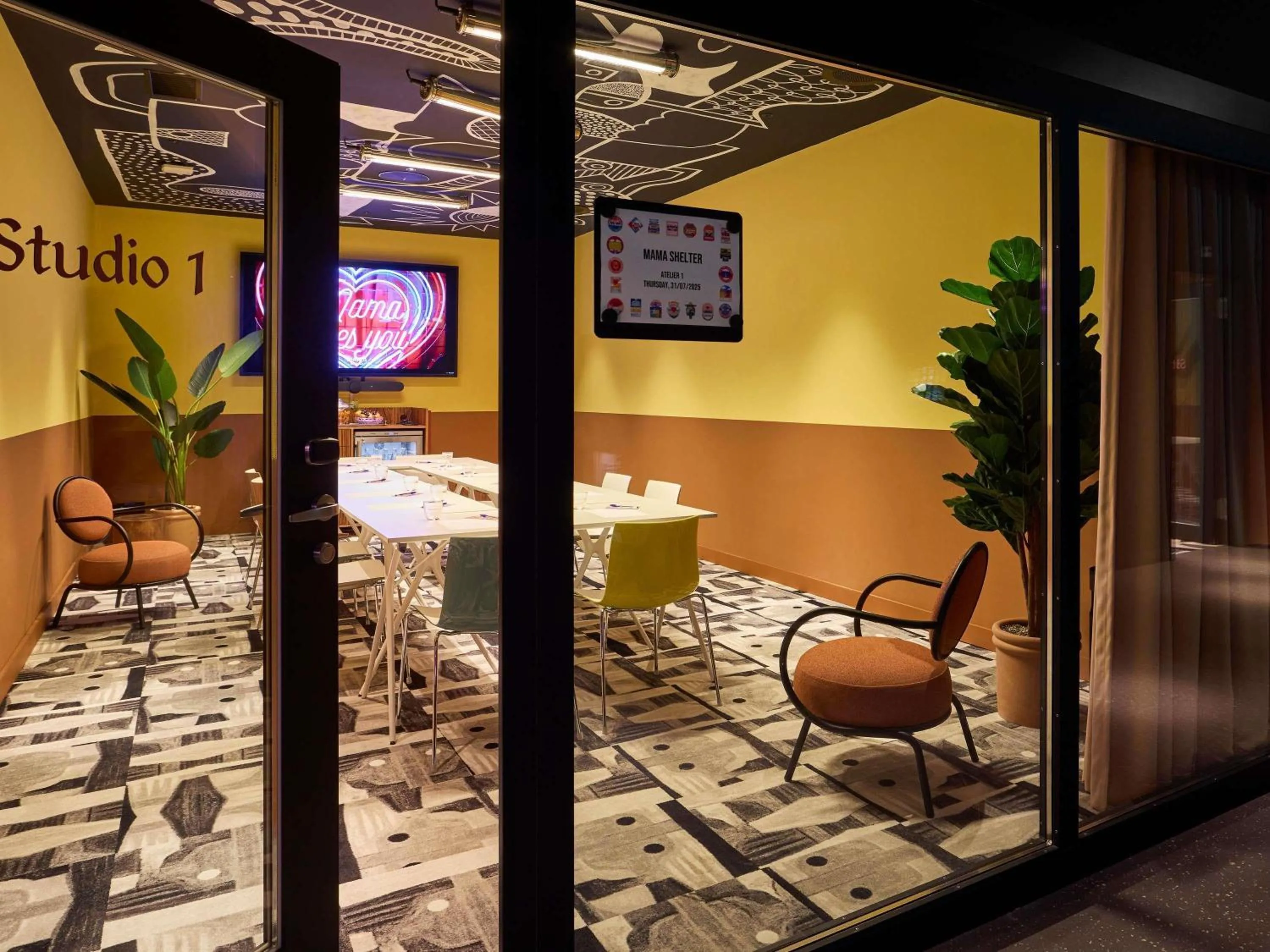 Meeting/conference room in Mama Shelter Zurich