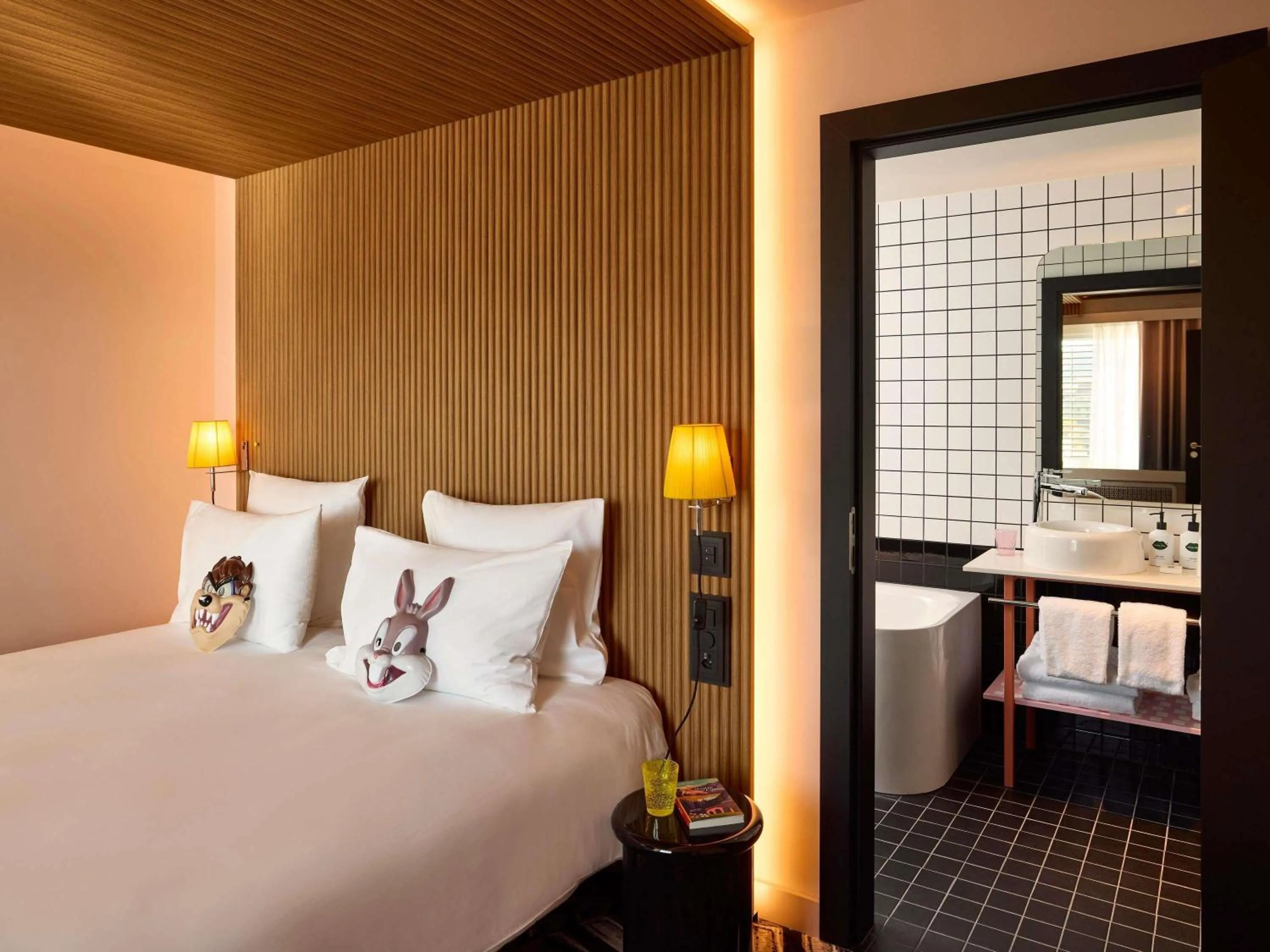 Toilet, Bed in Mama Shelter Zurich