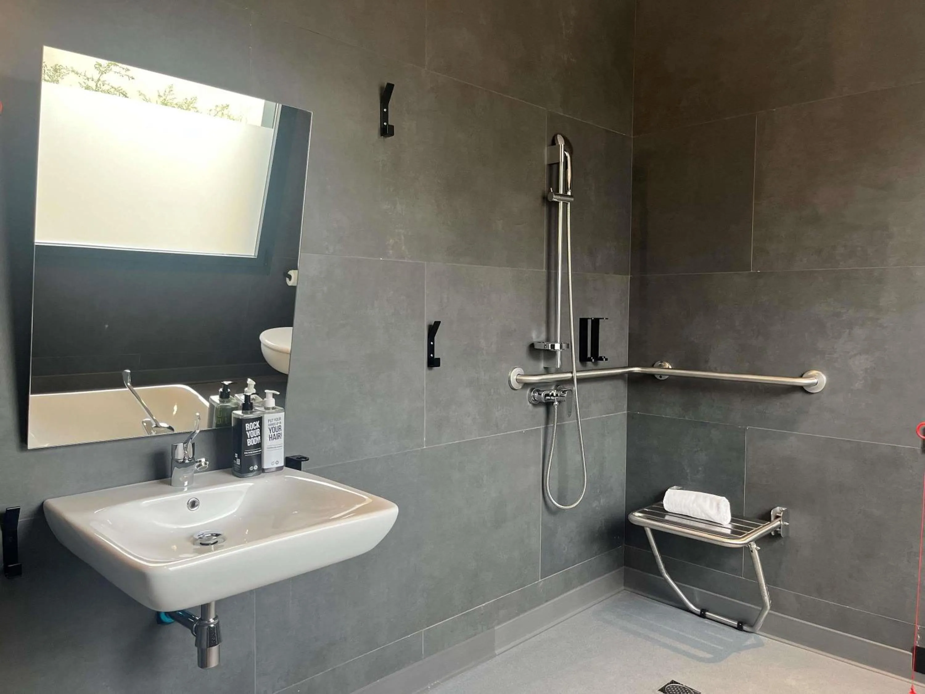 Bedroom in ibis Madrid Norte Las Tablas