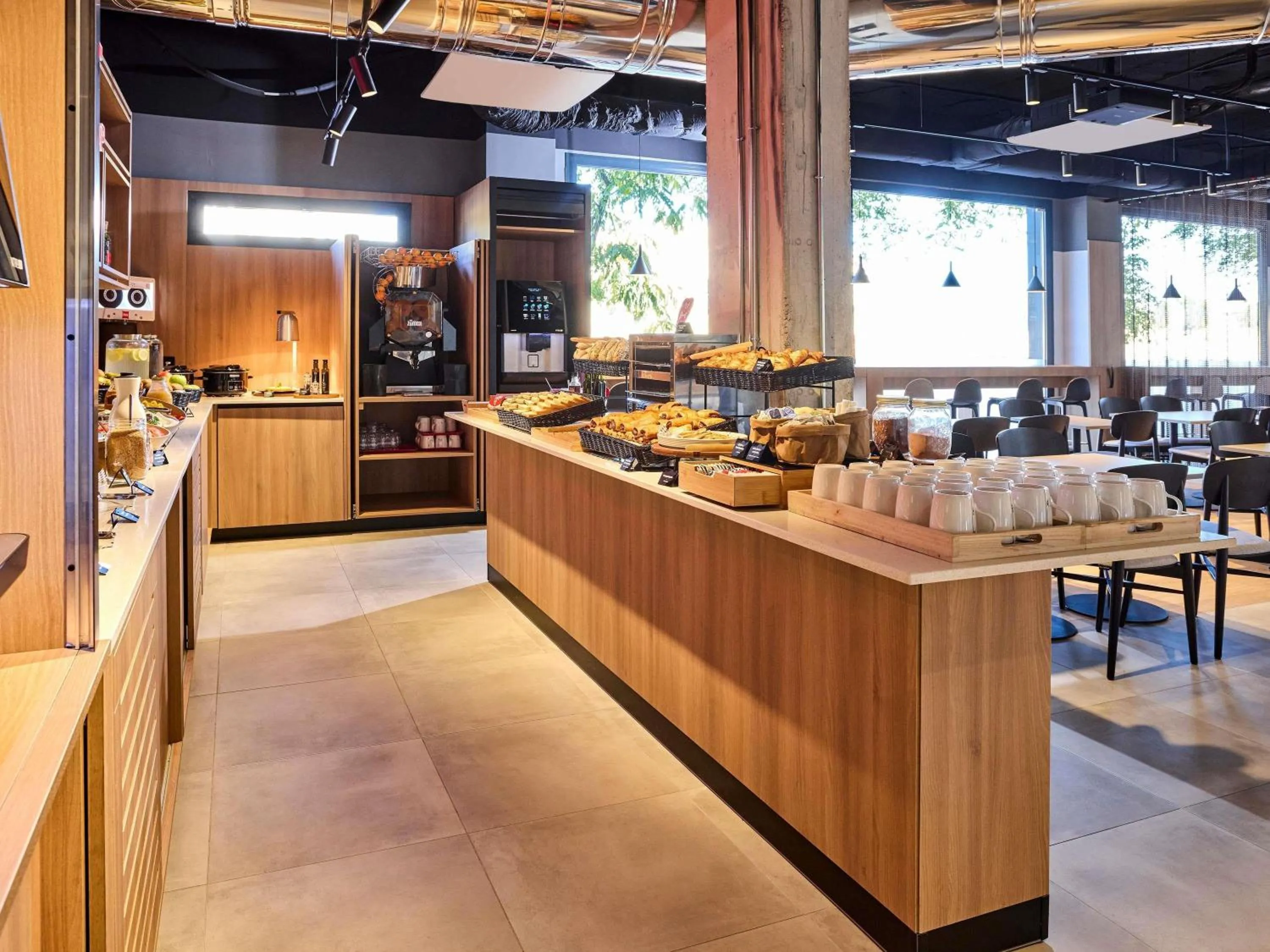 Breakfast in ibis Madrid Norte Las Tablas