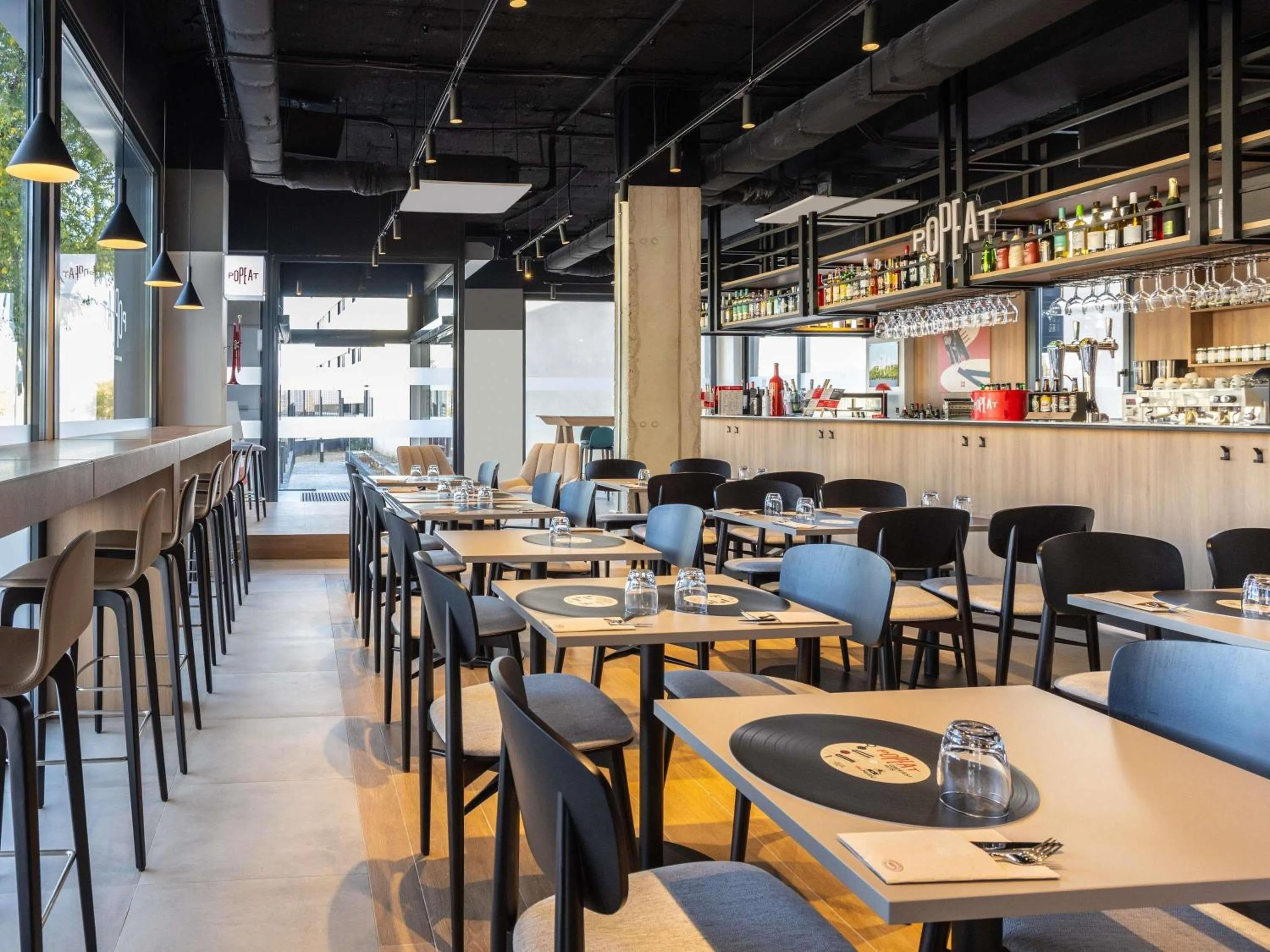 Restaurant/places to eat in ibis Madrid Norte Las Tablas