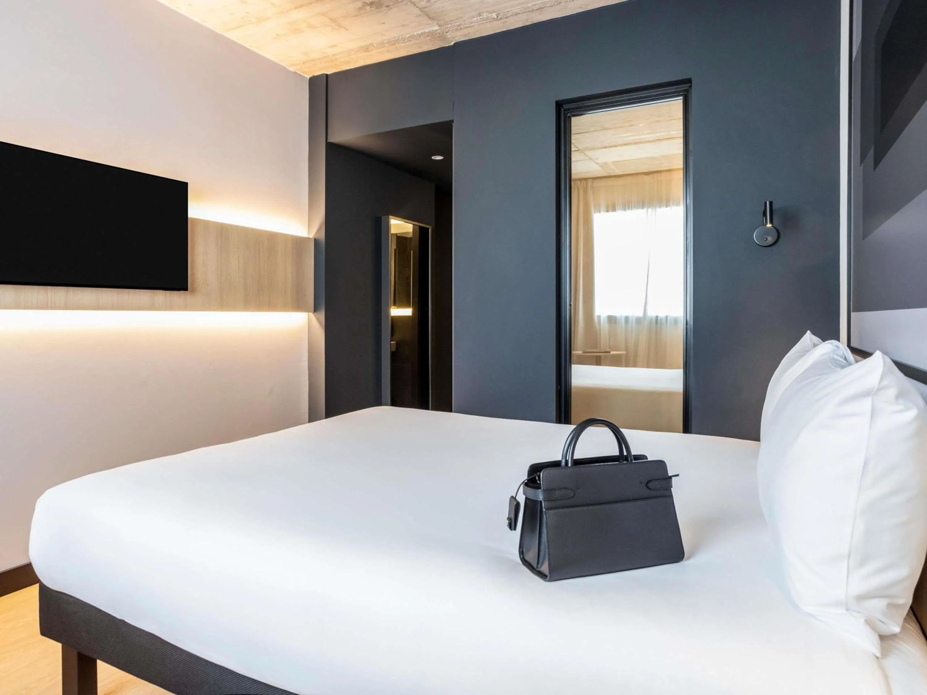 Bedroom, Bed in ibis Madrid Norte Las Tablas