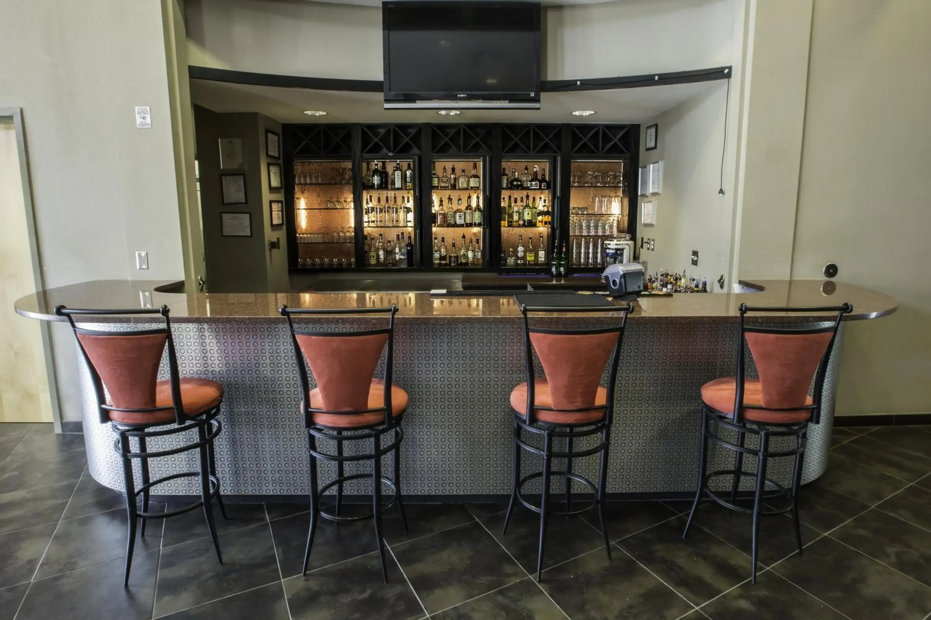 Lounge or bar in Spark by Hilton Artesia Lounge or bar in Spark by Hilton Artesia