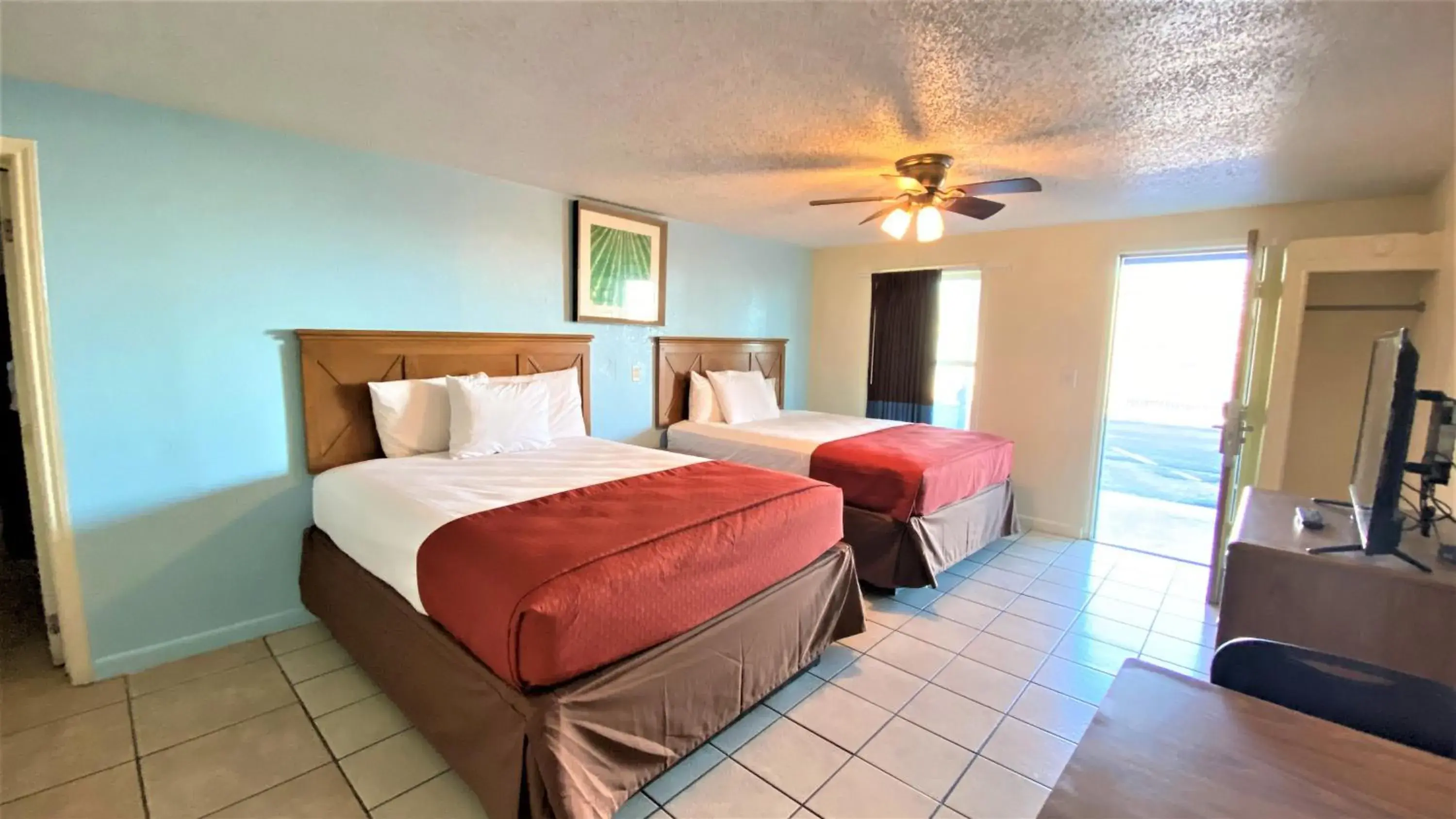 Premium 2 Full Bed with Kitchenette in OYO Hotel Rockport- Bay View Premium 2 Full Bed with Kitchenette in OYO Hotel Rockport- Bay View