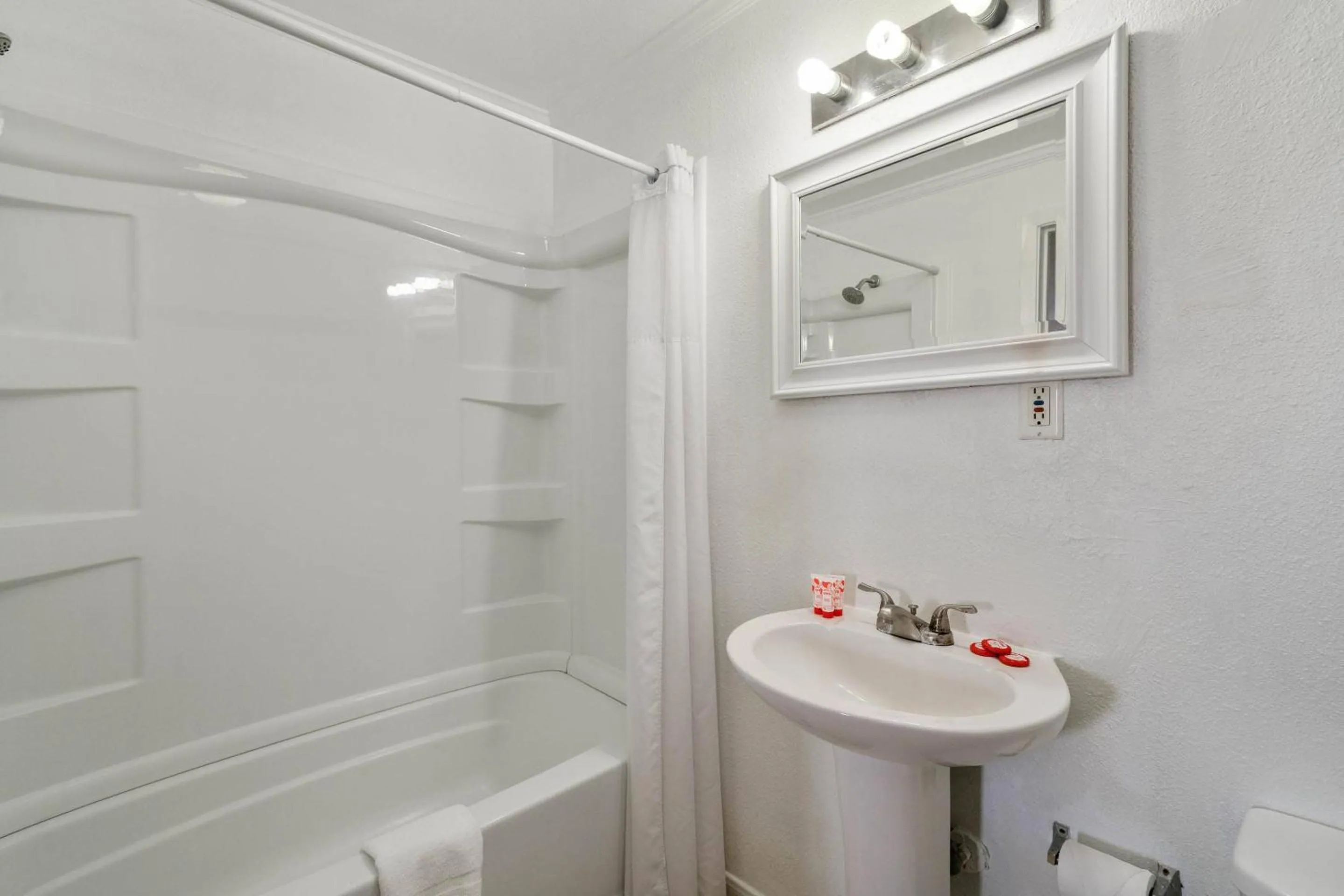 Bathroom in OYO Hotel Rockport- Bay View