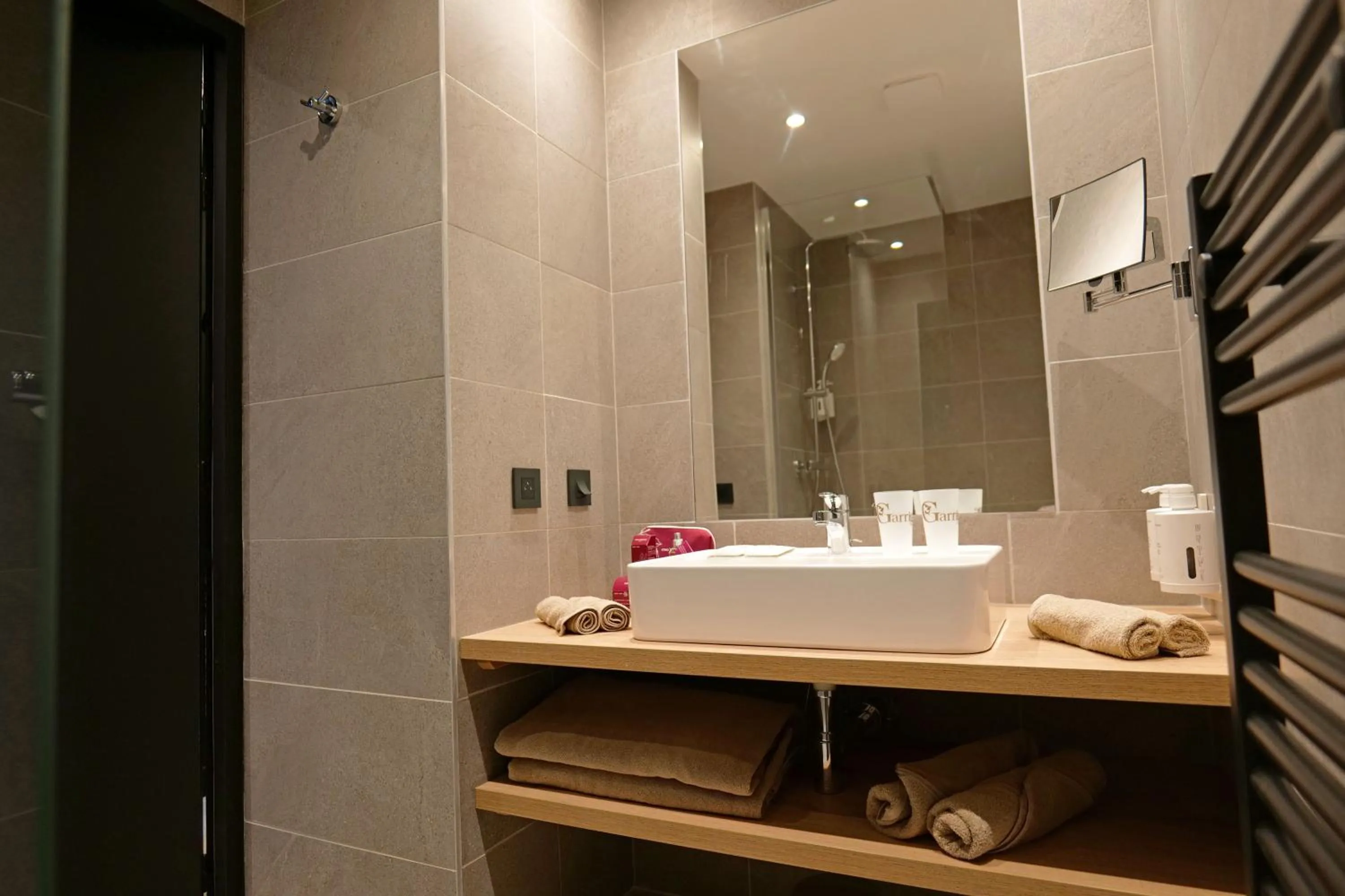 Bathroom in Garrigae Caserne de Briançon & SPA Cinq Mondes