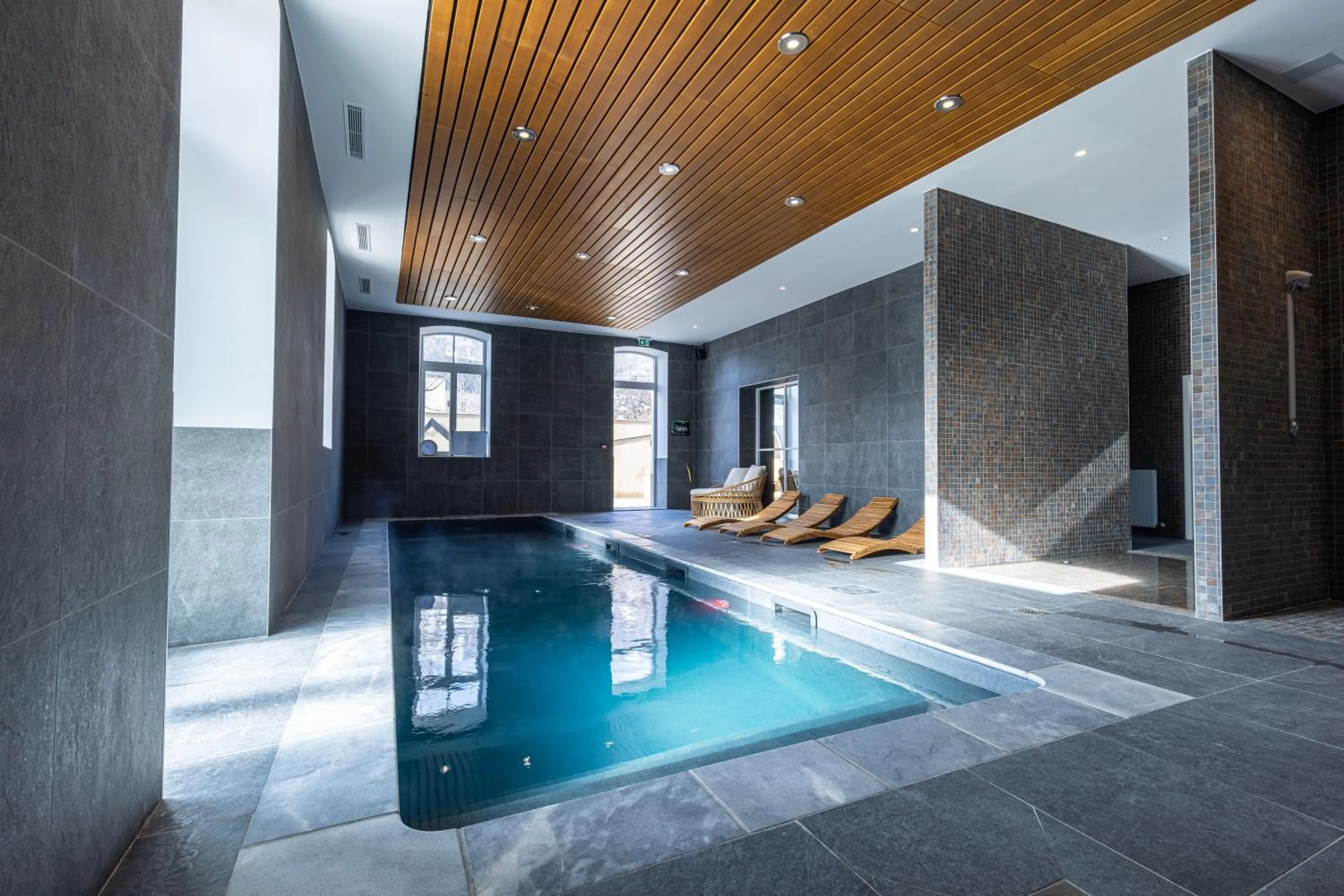 Swimming pool in Garrigae Caserne de Briançon & SPA Cinq Mondes