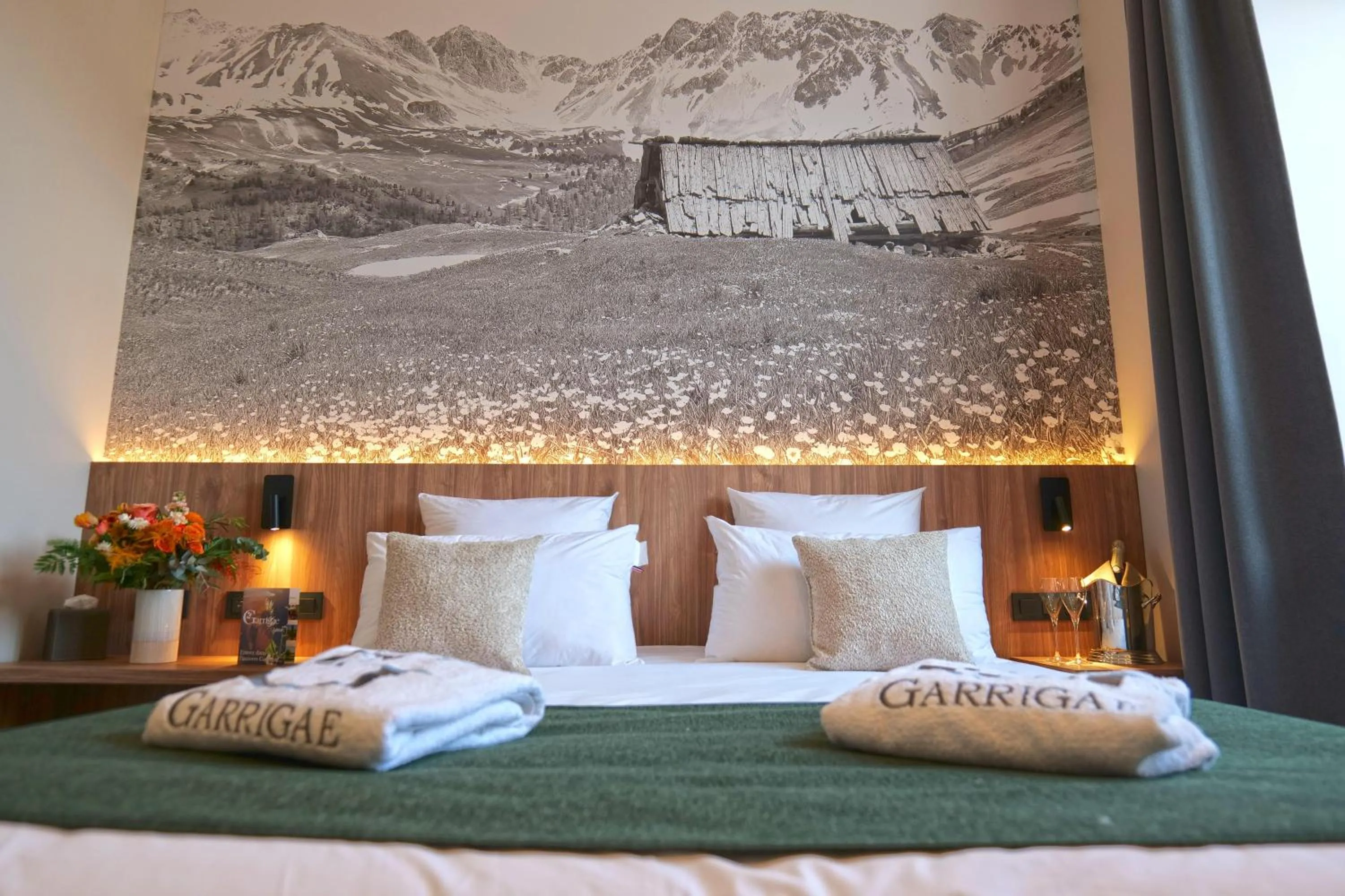 Bedroom, Bed in Garrigae Caserne de Briançon & SPA Cinq Mondes
