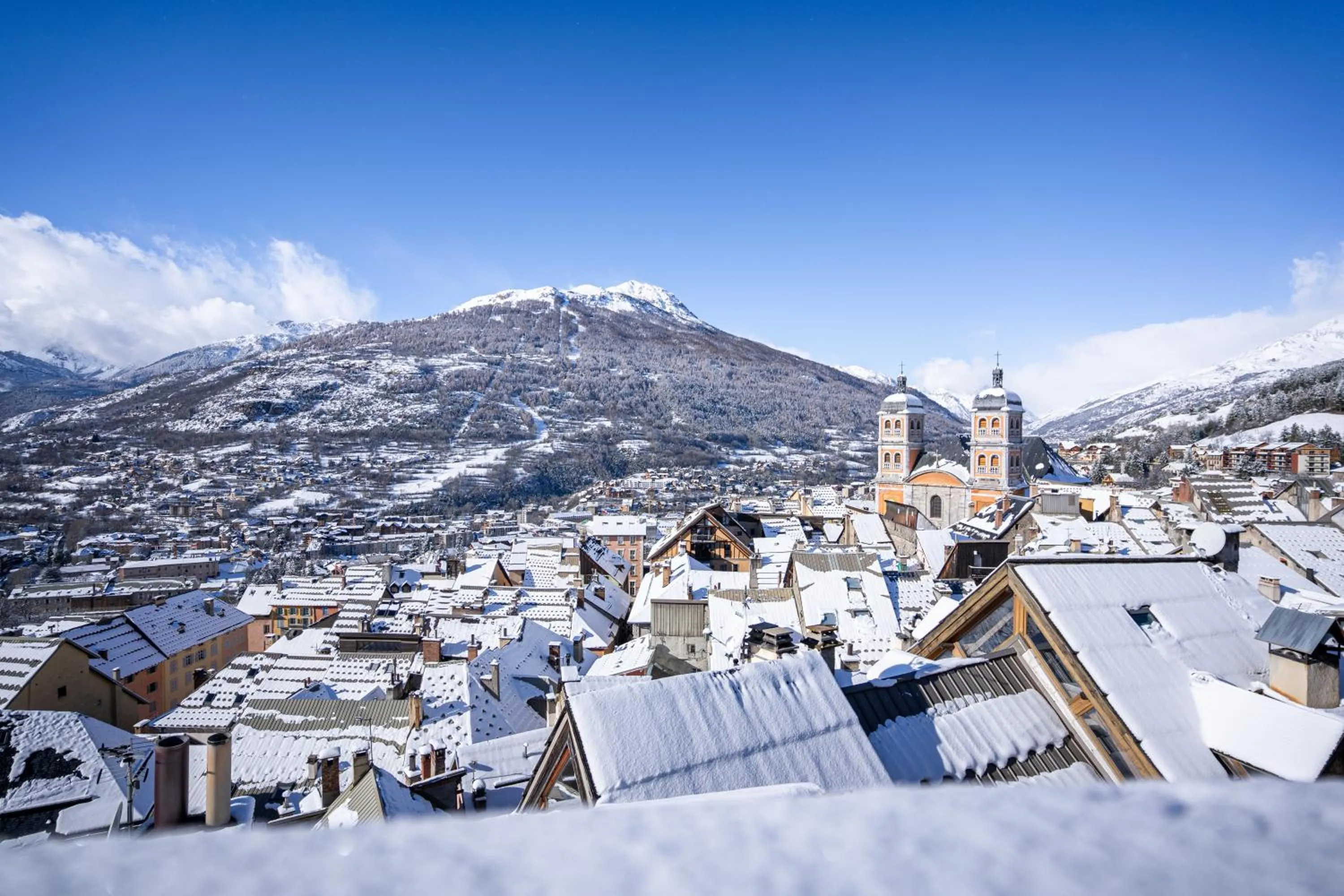 Location in Garrigae Caserne de Briançon & SPA Cinq Mondes