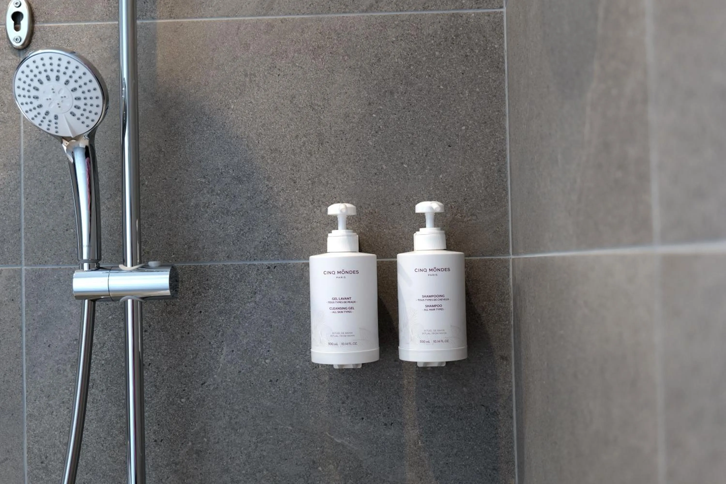 Bathroom in Garrigae Caserne de Briançon & SPA Cinq Mondes