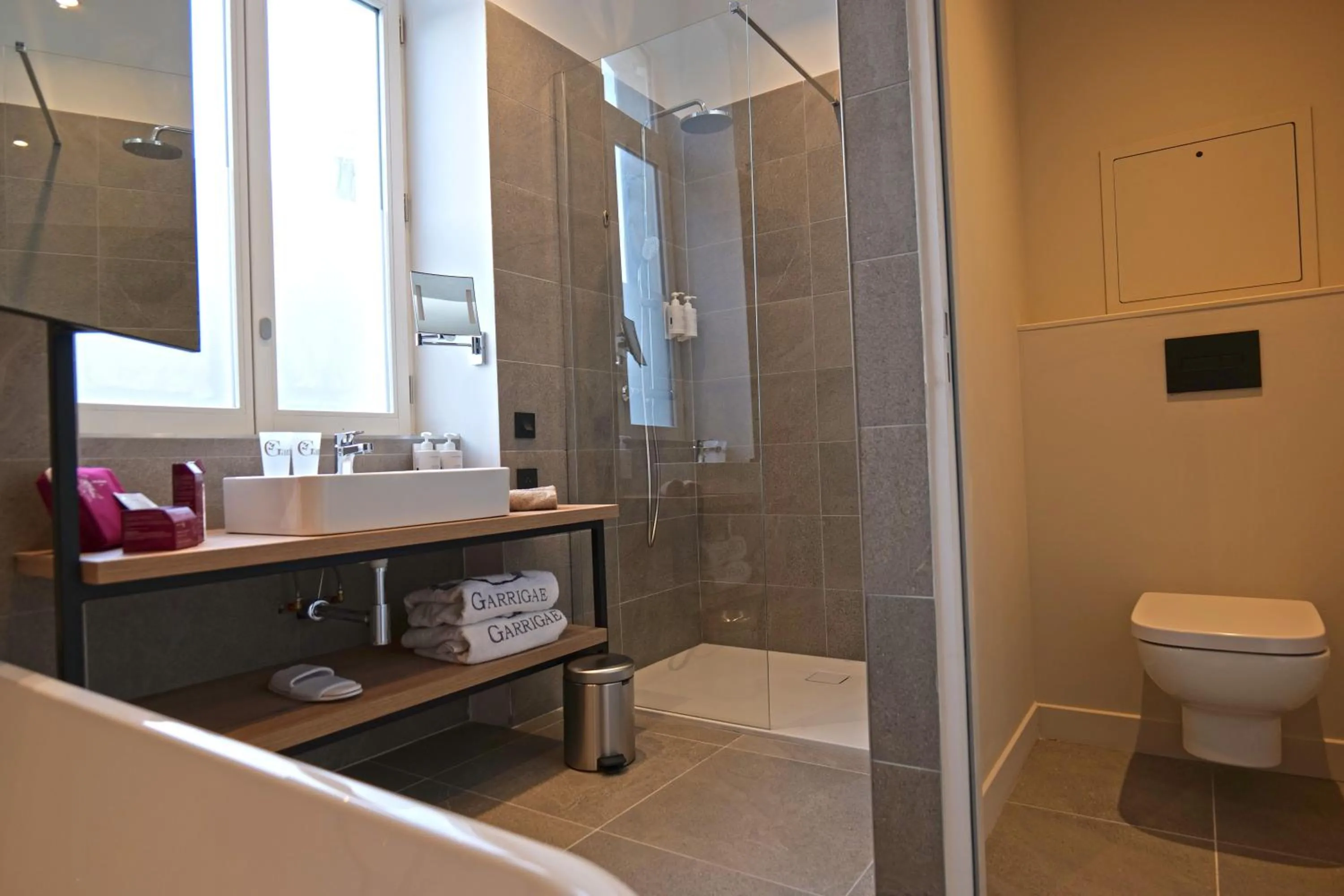 Bathroom in Garrigae Caserne de Briançon & SPA Cinq Mondes