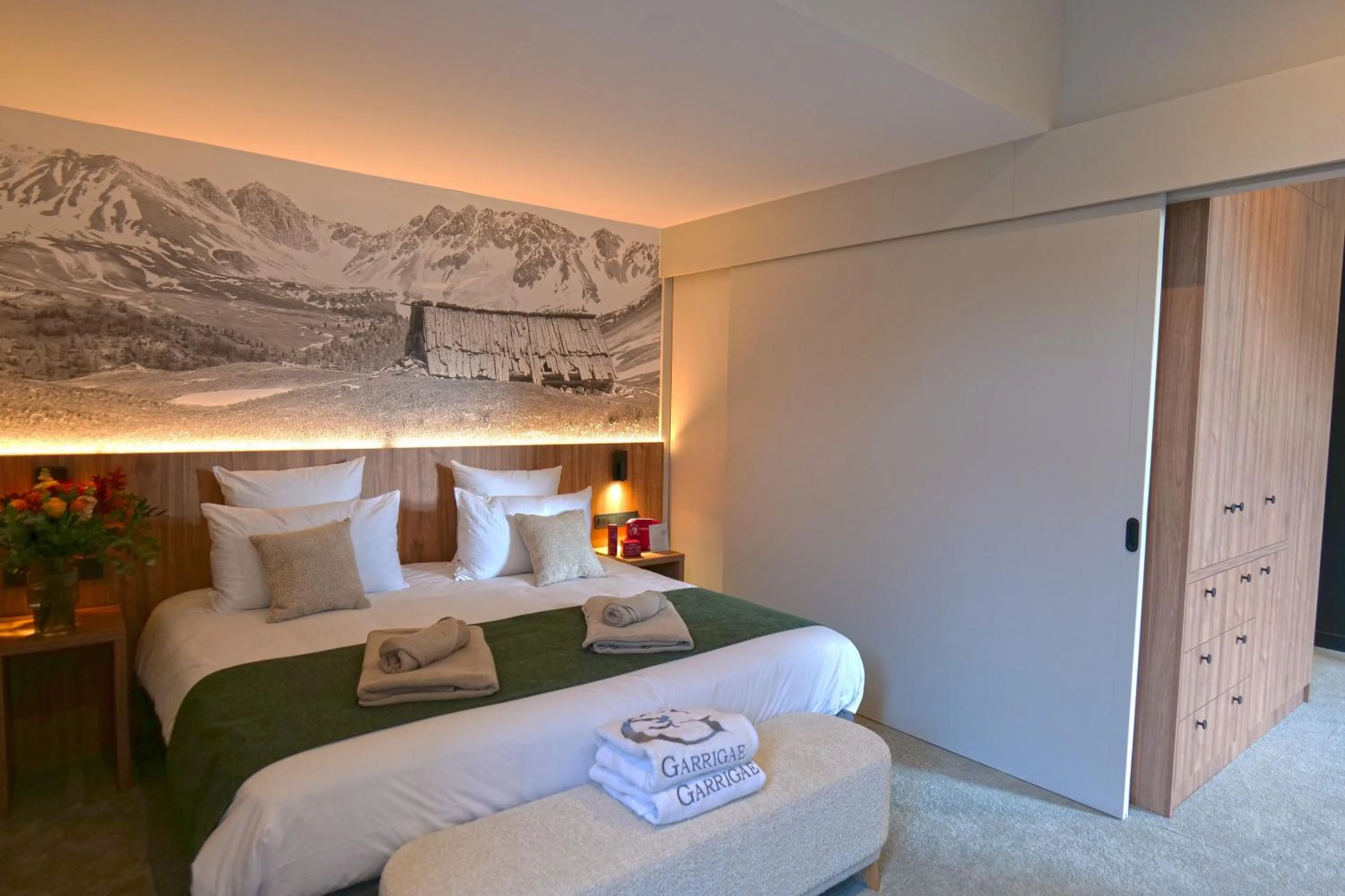 Bedroom, Bed in Garrigae Caserne de Briançon & SPA Cinq Mondes