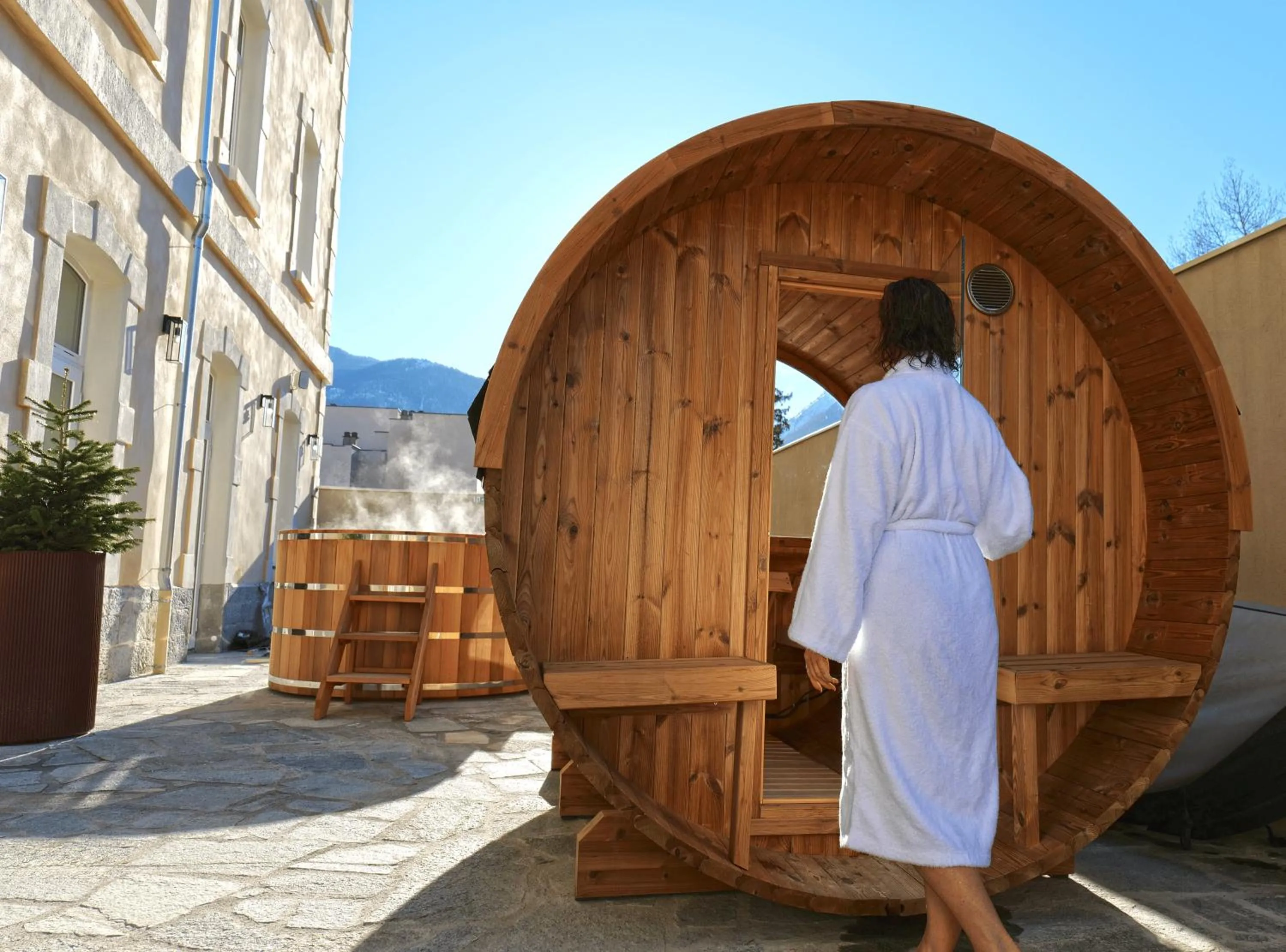 Spa and wellness centre/facilities in Garrigae Caserne de Briançon & SPA Cinq Mondes