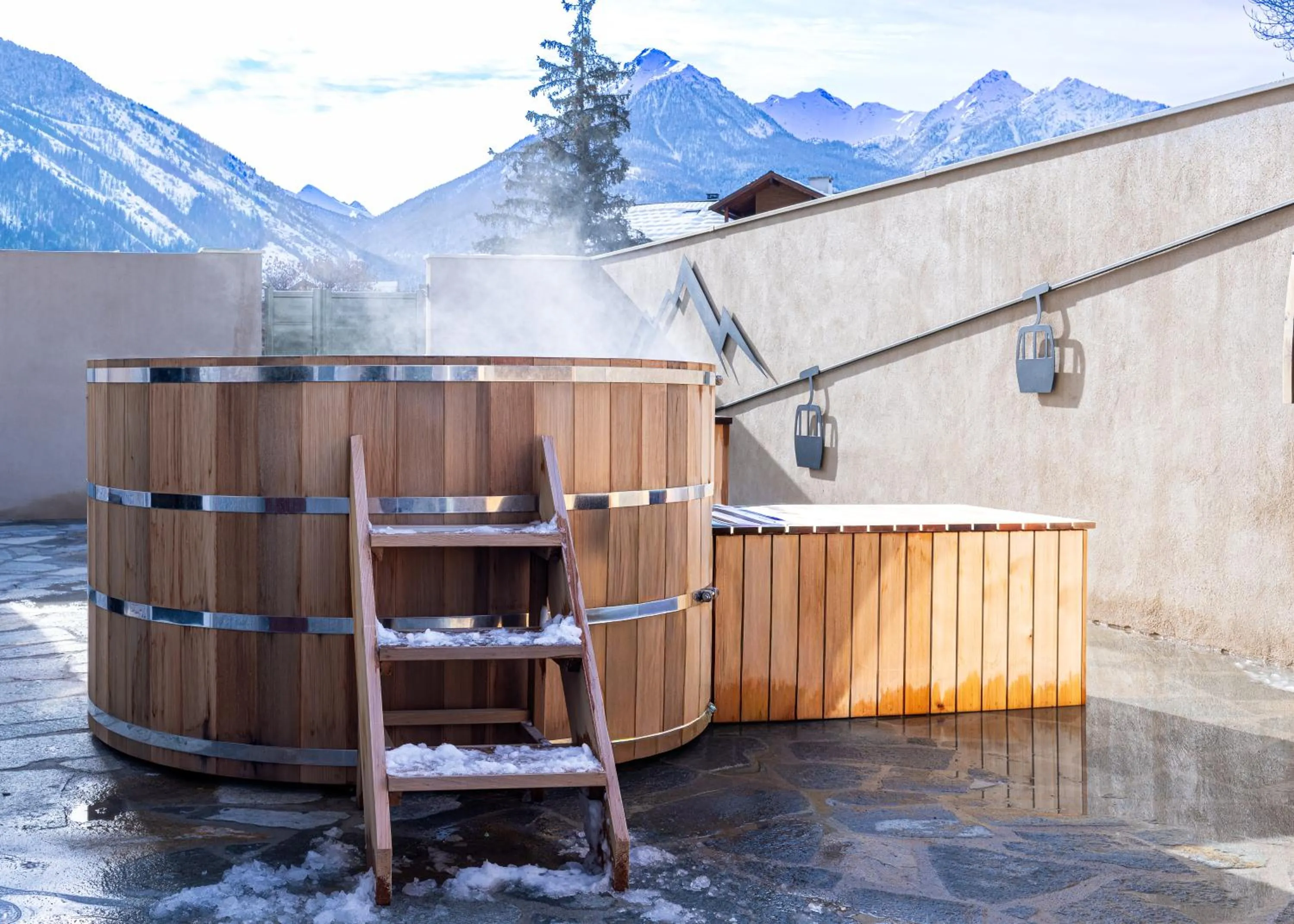 Spa and wellness centre/facilities in Garrigae Caserne de Briançon & SPA Cinq Mondes