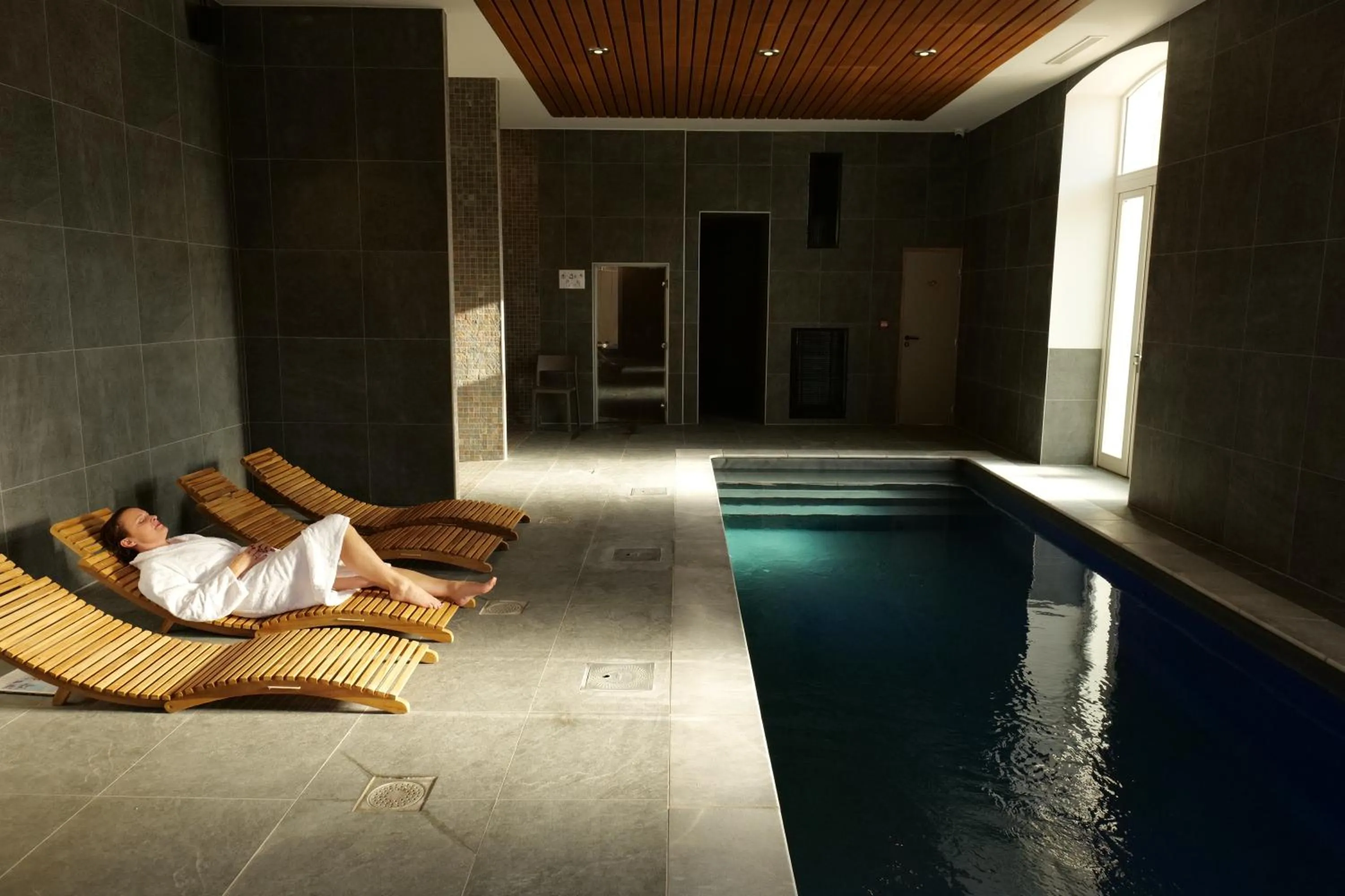 Swimming pool in Garrigae Caserne de Briançon & SPA Cinq Mondes