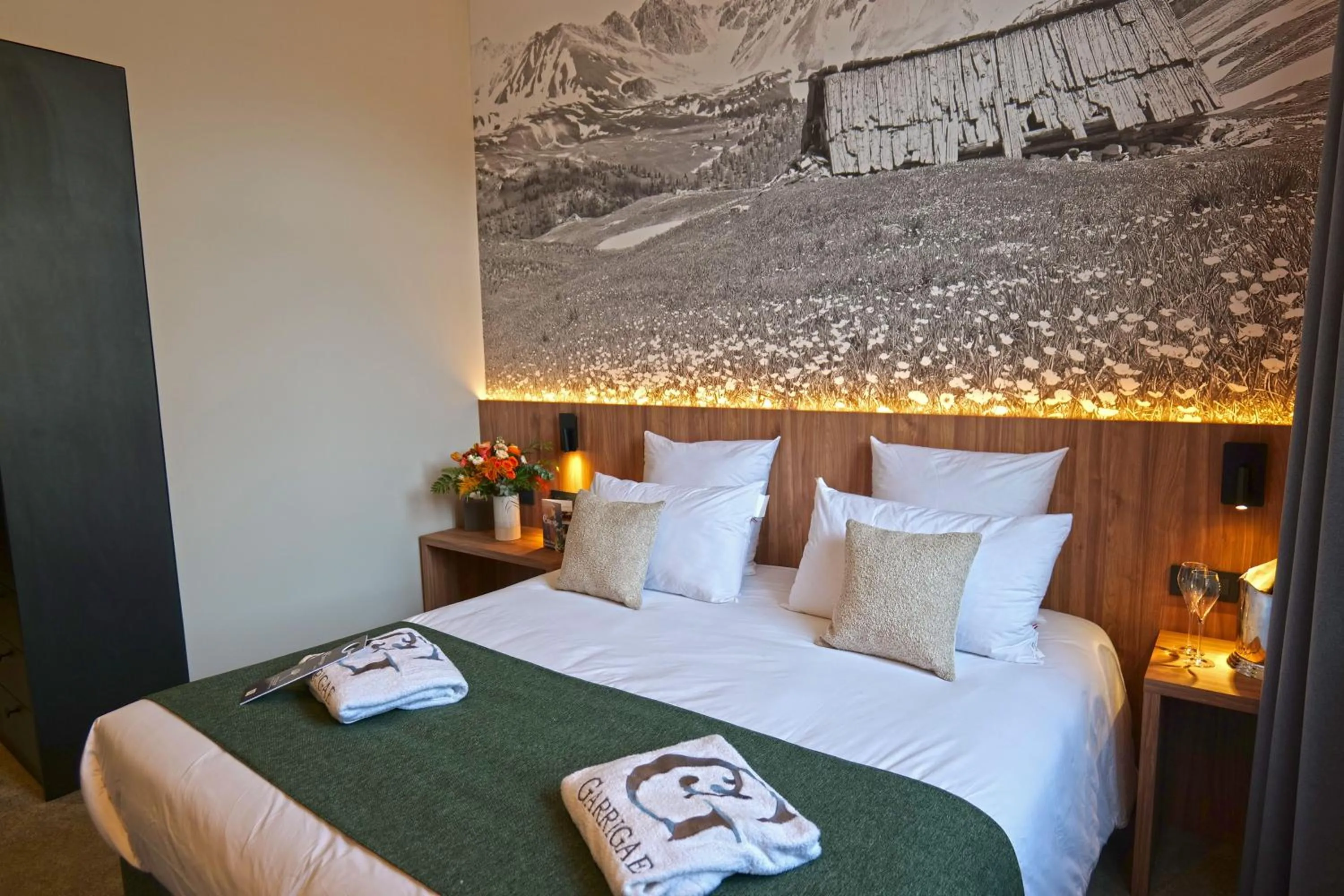 Bedroom, Bed in Garrigae Caserne de Briançon & SPA Cinq Mondes